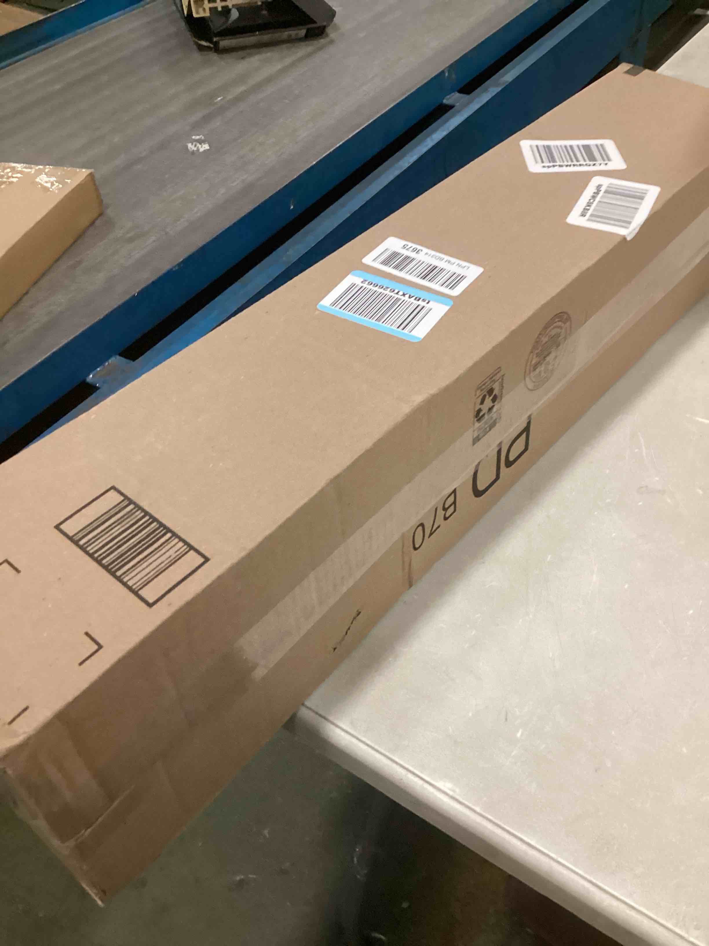 https://s3.amazonaws.com/lotting-images-prod/bidfta/GRA0116707_1728103070117.jpeg