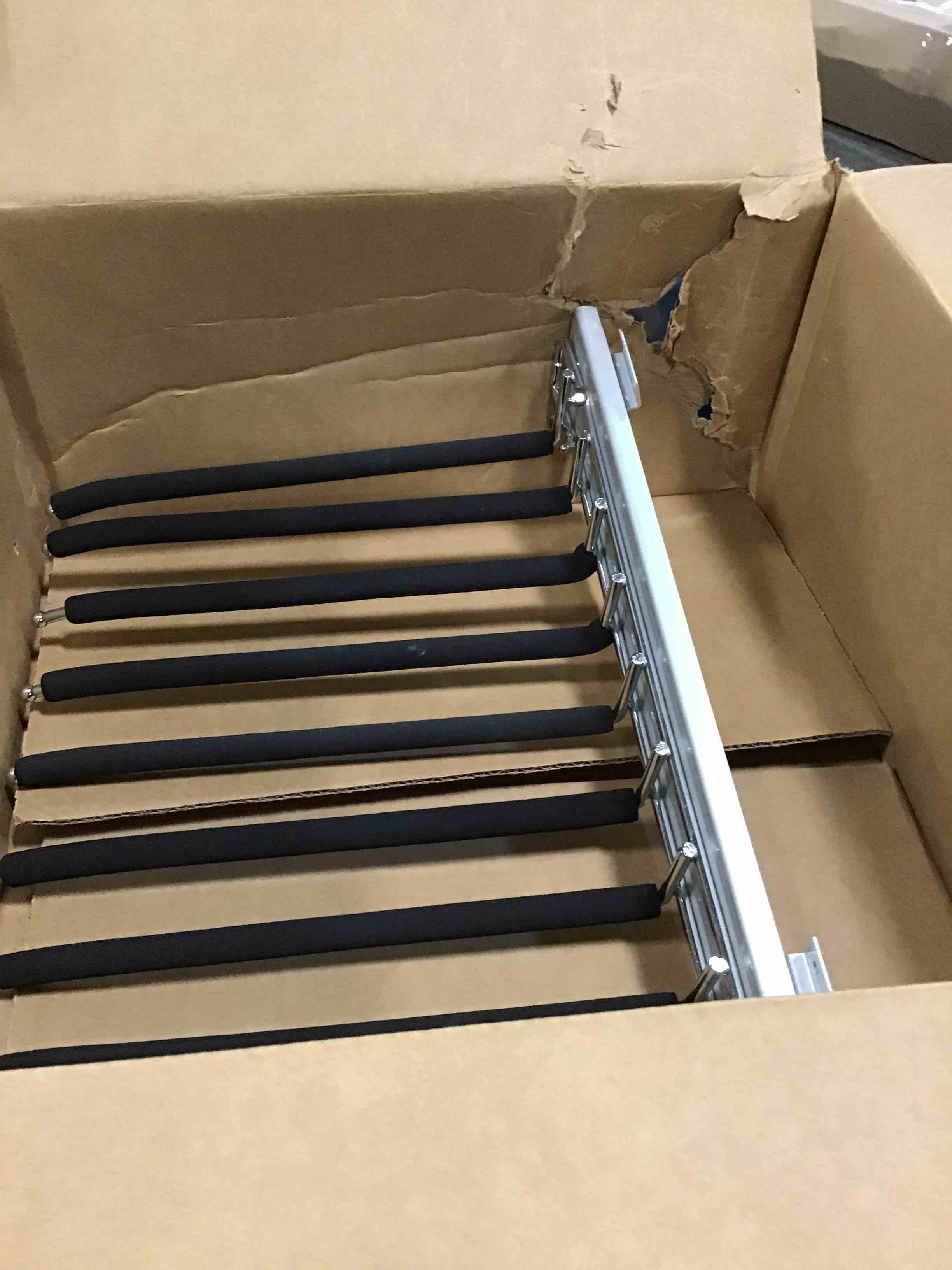 https://s3.amazonaws.com/lotting-images-prod/bidfta/GRA0117827_1727395652365.jpeg