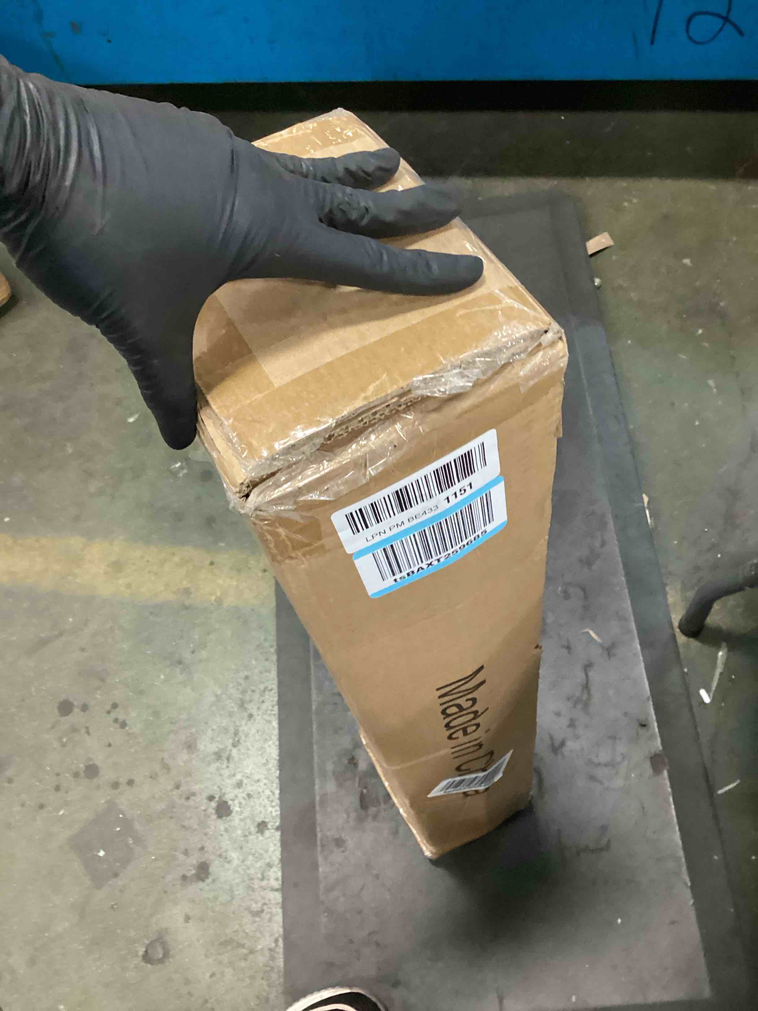 https://s3.amazonaws.com/lotting-images-prod/bidfta/GRA0119043_1727451476443.jpeg