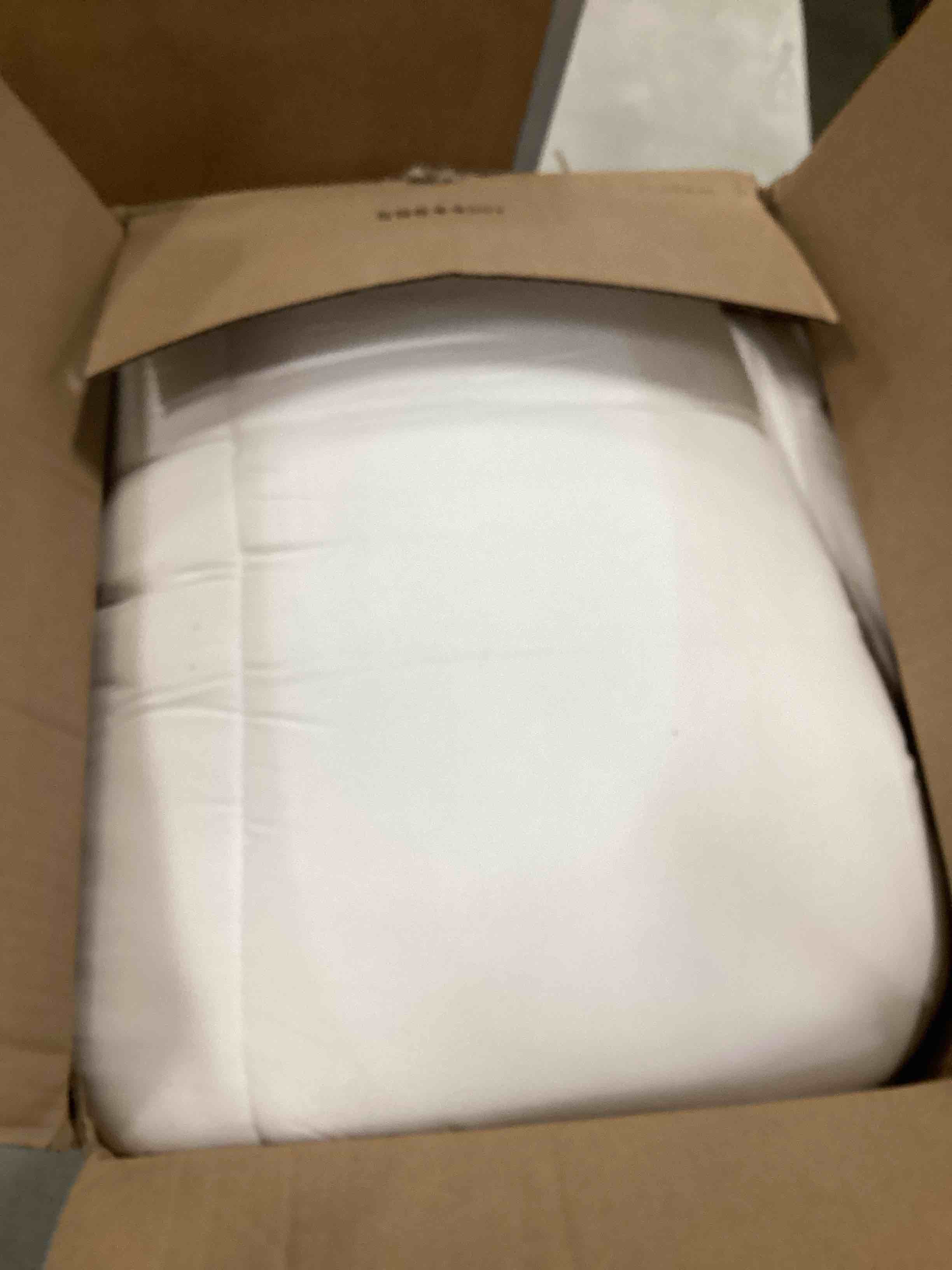 https://s3.amazonaws.com/lotting-images-prod/bidfta/GRA0119444_1727353224478.jpeg