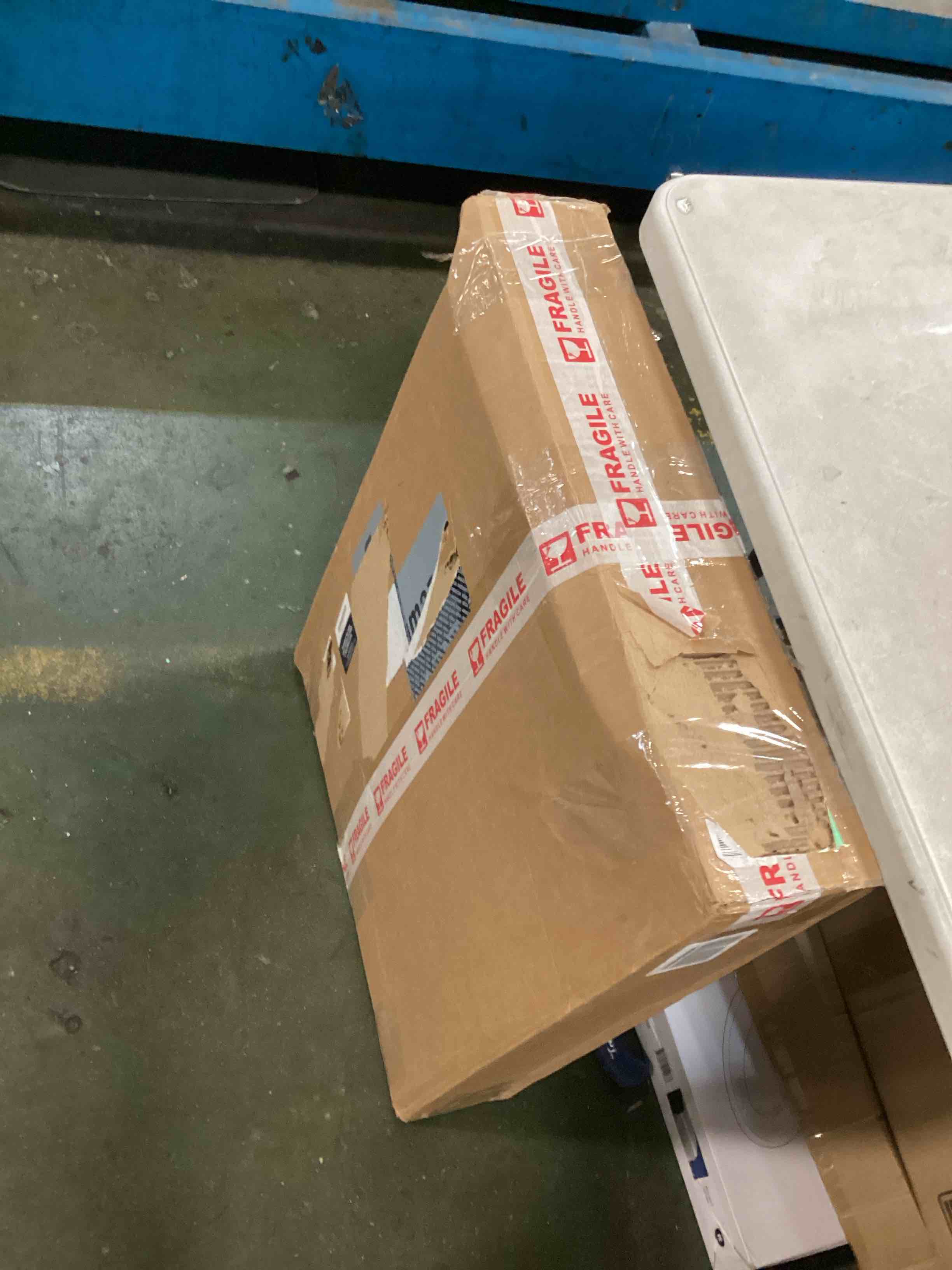 https://s3.amazonaws.com/lotting-images-prod/bidfta/GRA0119625_1727274859698.jpeg