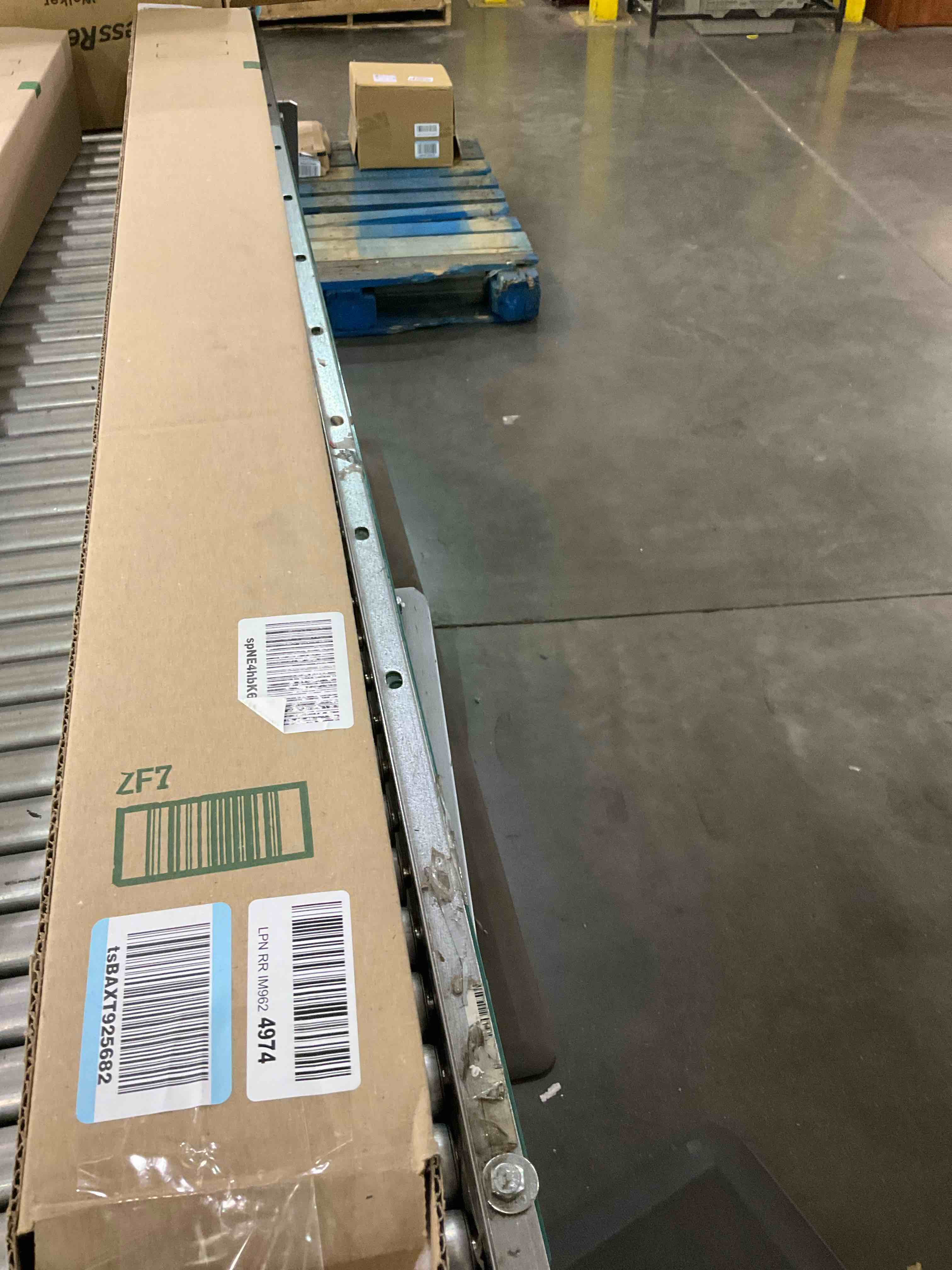 https://s3.amazonaws.com/lotting-images-prod/bidfta/GRA0121933_1726149298680.jpeg