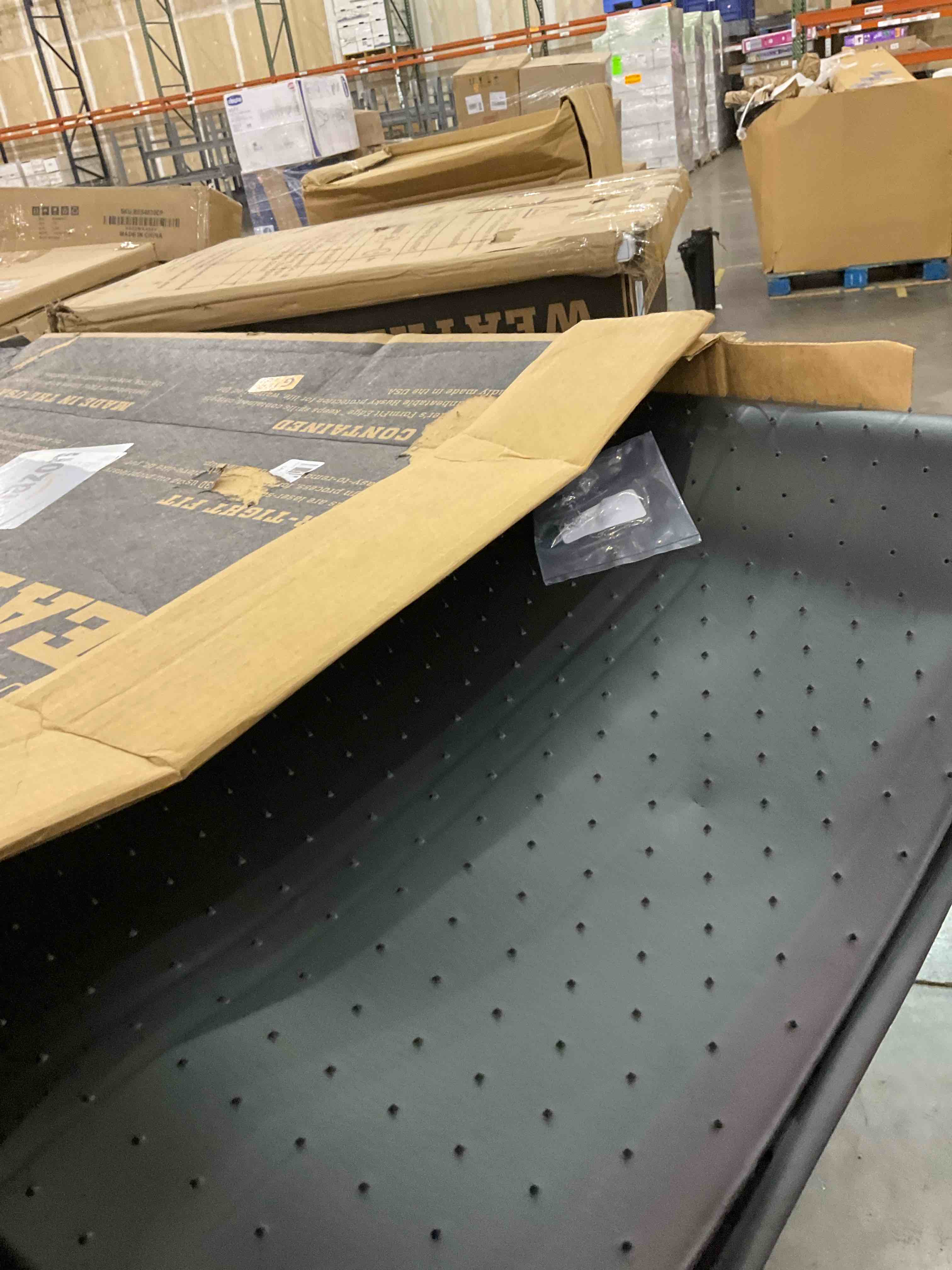 https://s3.amazonaws.com/lotting-images-prod/bidfta/GRA0121981_1726153234189.jpeg
