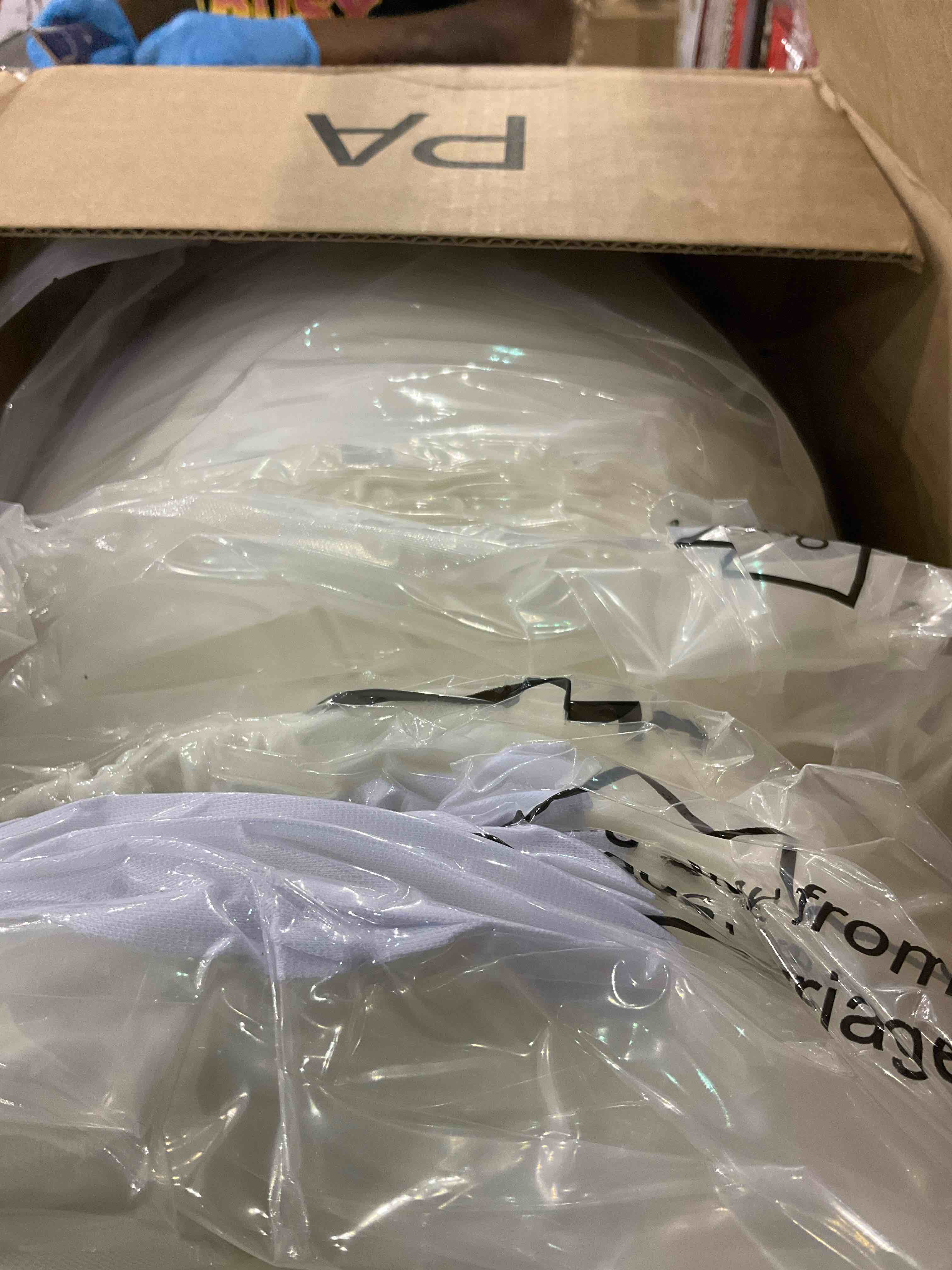 https://s3.amazonaws.com/lotting-images-prod/bidfta/GRA0123088_1727173127374.jpeg