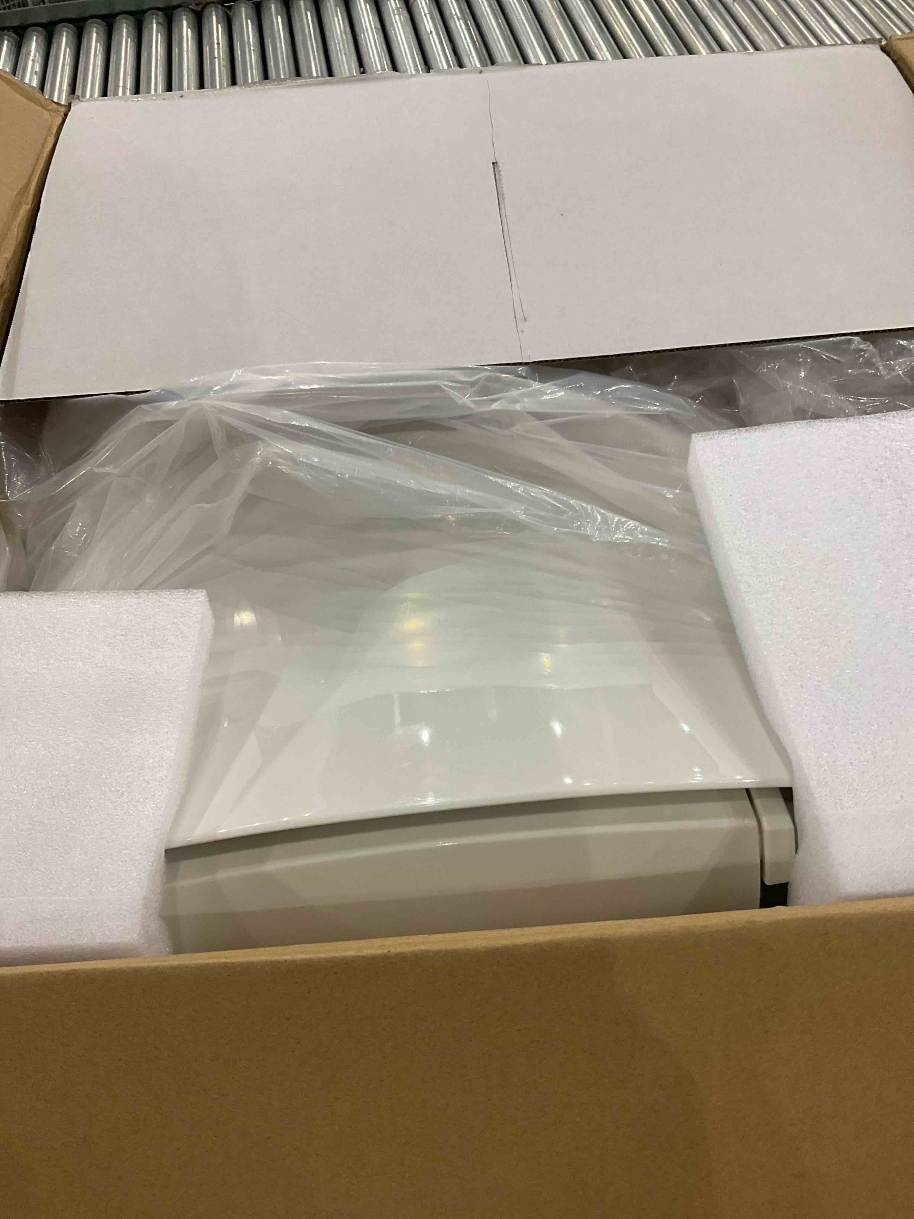 Miscellaneous toilet seats sizes and styles May vary