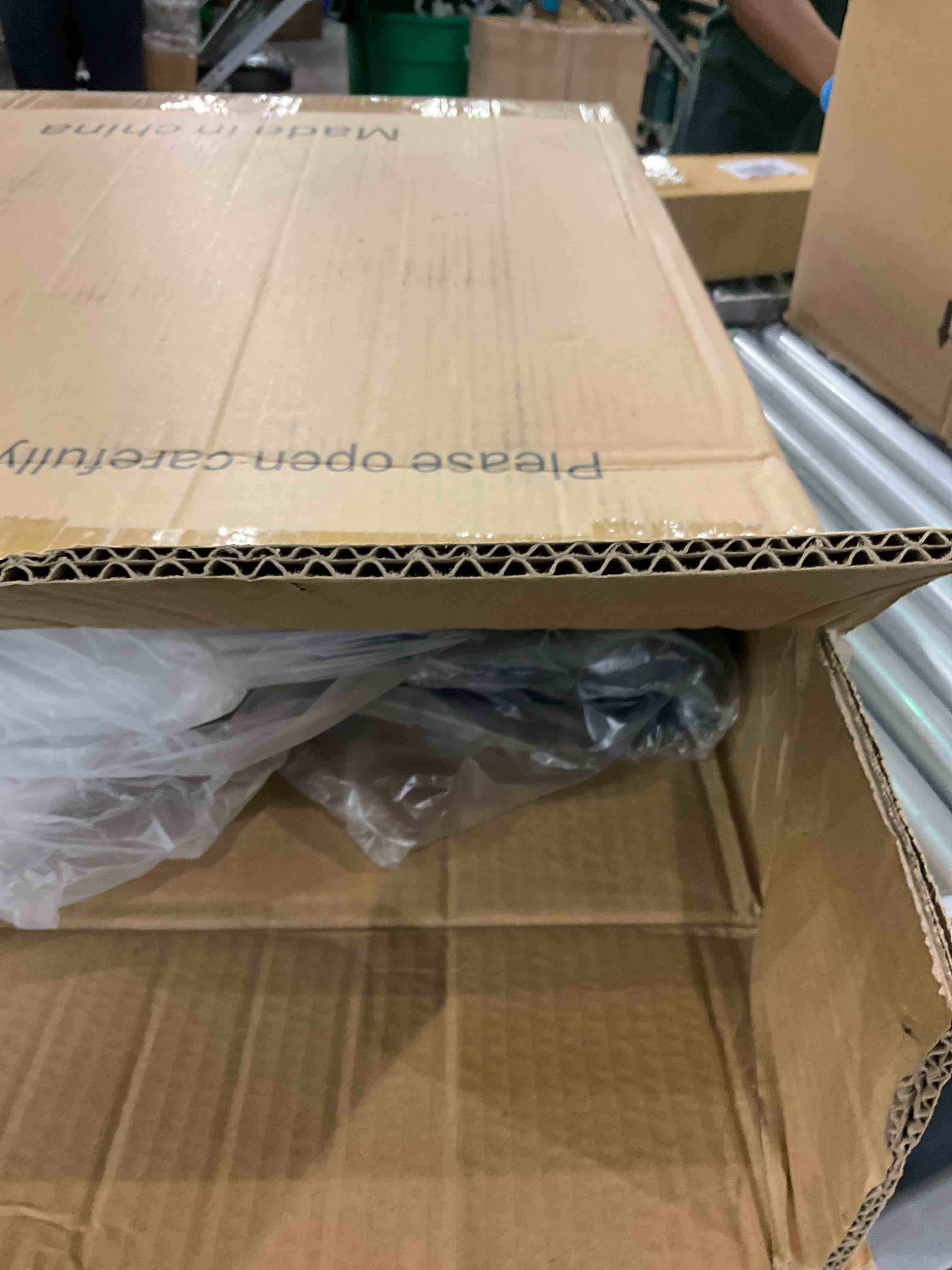 https://s3.amazonaws.com/lotting-images-prod/bidfta/GRA0123300_1726832904257.jpeg