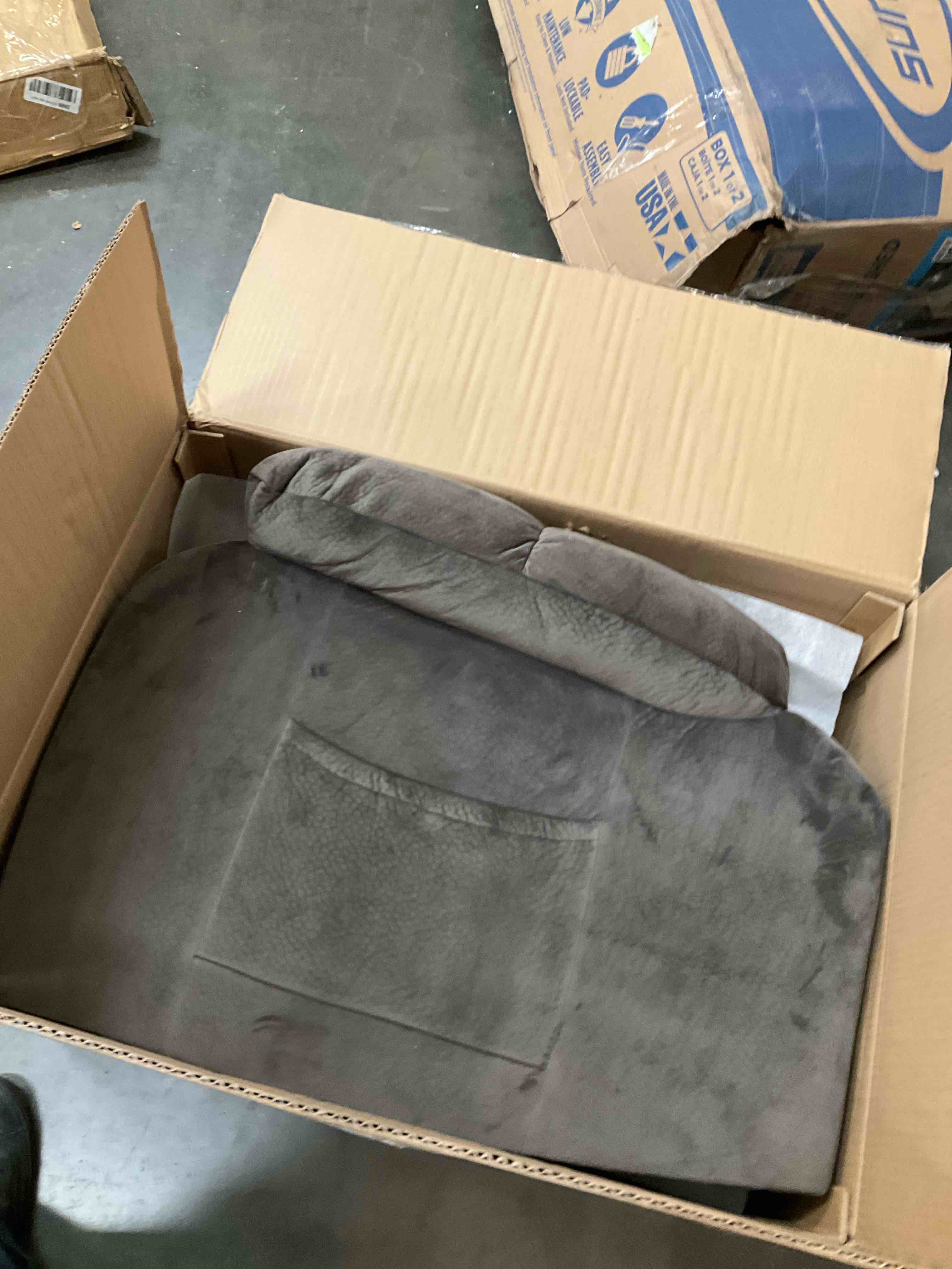 https://s3.amazonaws.com/lotting-images-prod/bidfta/GRA0124373_1732039101428.jpeg