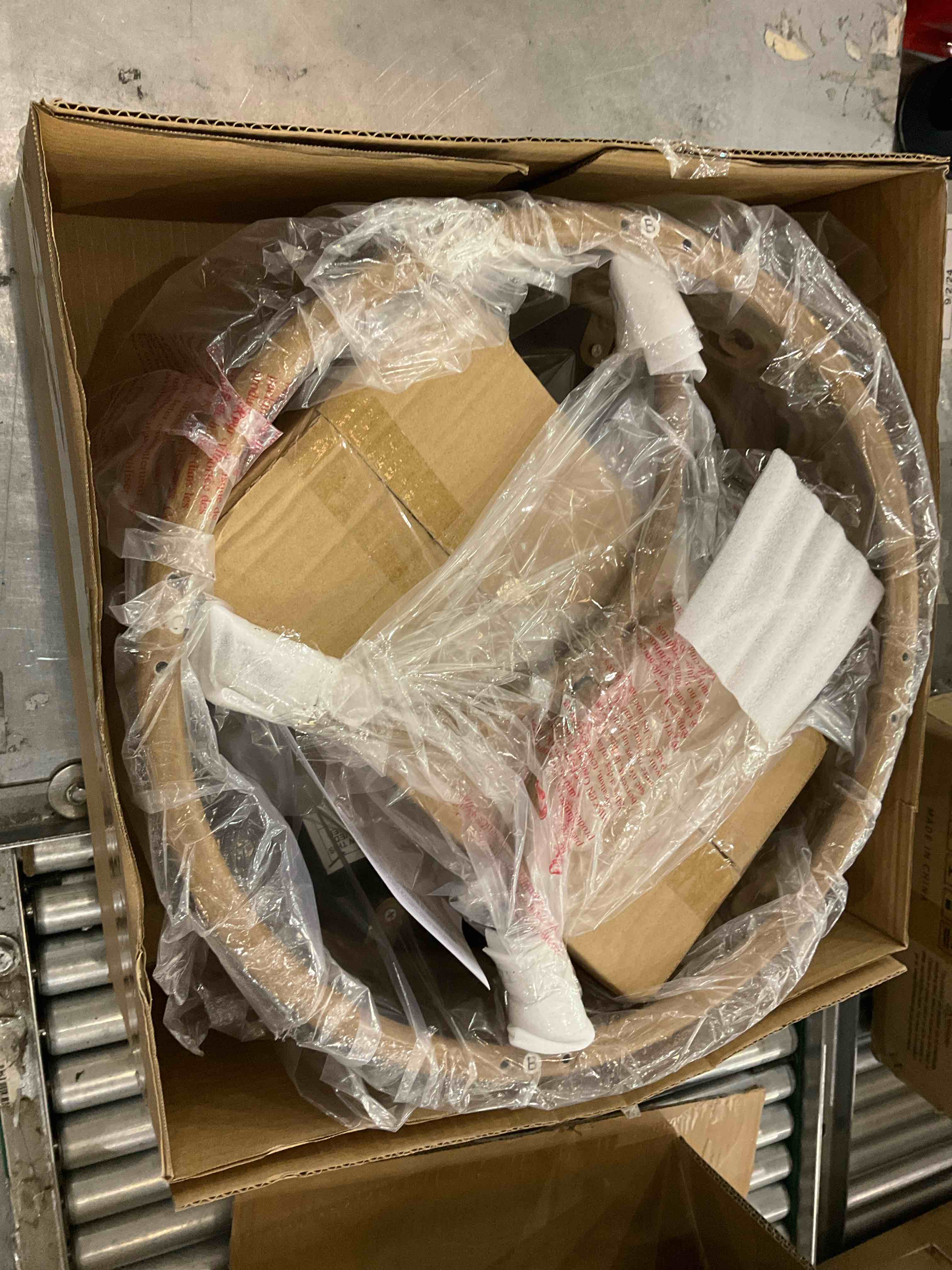 https://s3.amazonaws.com/lotting-images-prod/bidfta/GRA0125311_1726754035927.jpeg