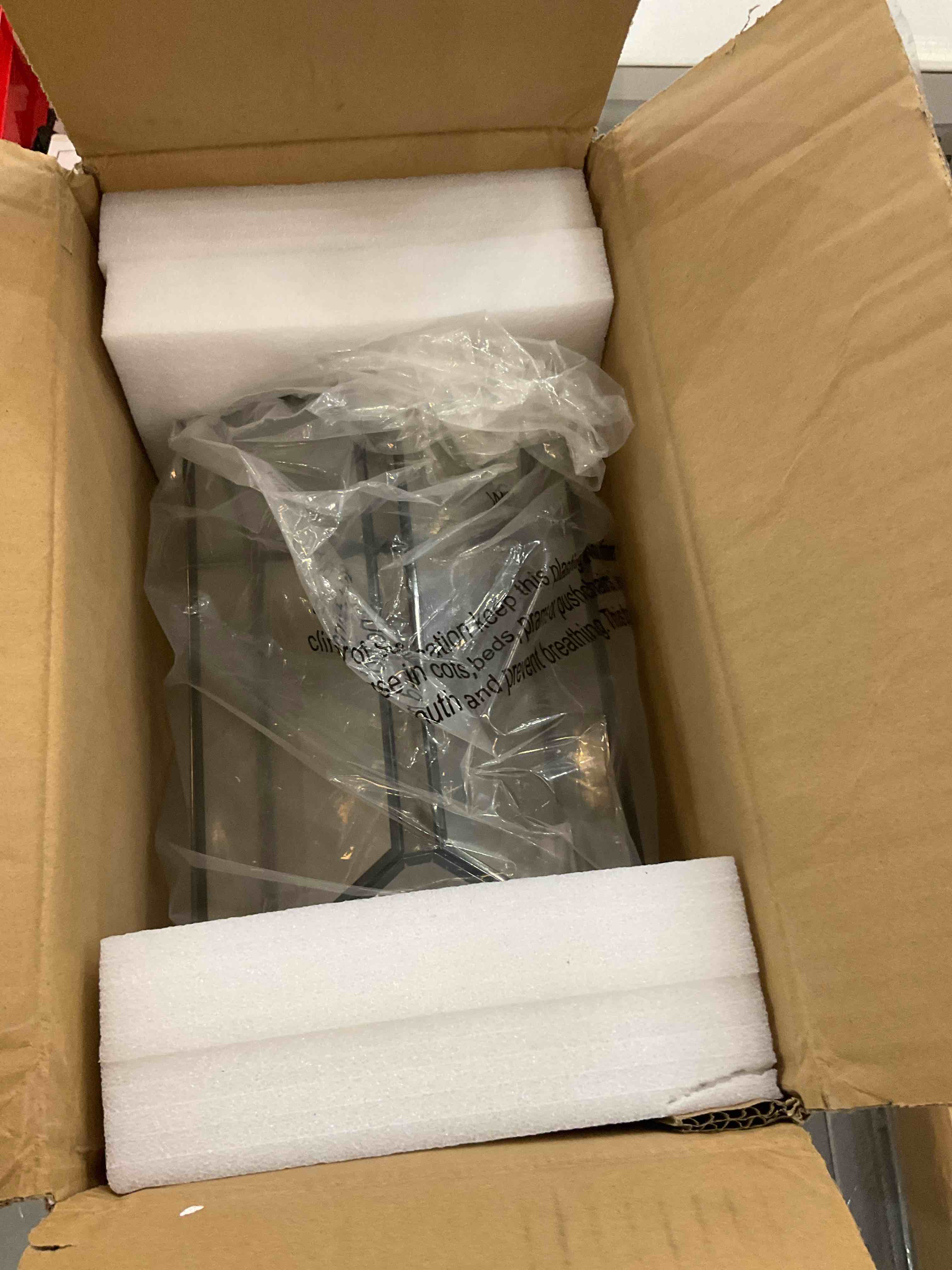 https://s3.amazonaws.com/lotting-images-prod/bidfta/GRA0125812_1726507334859.jpeg