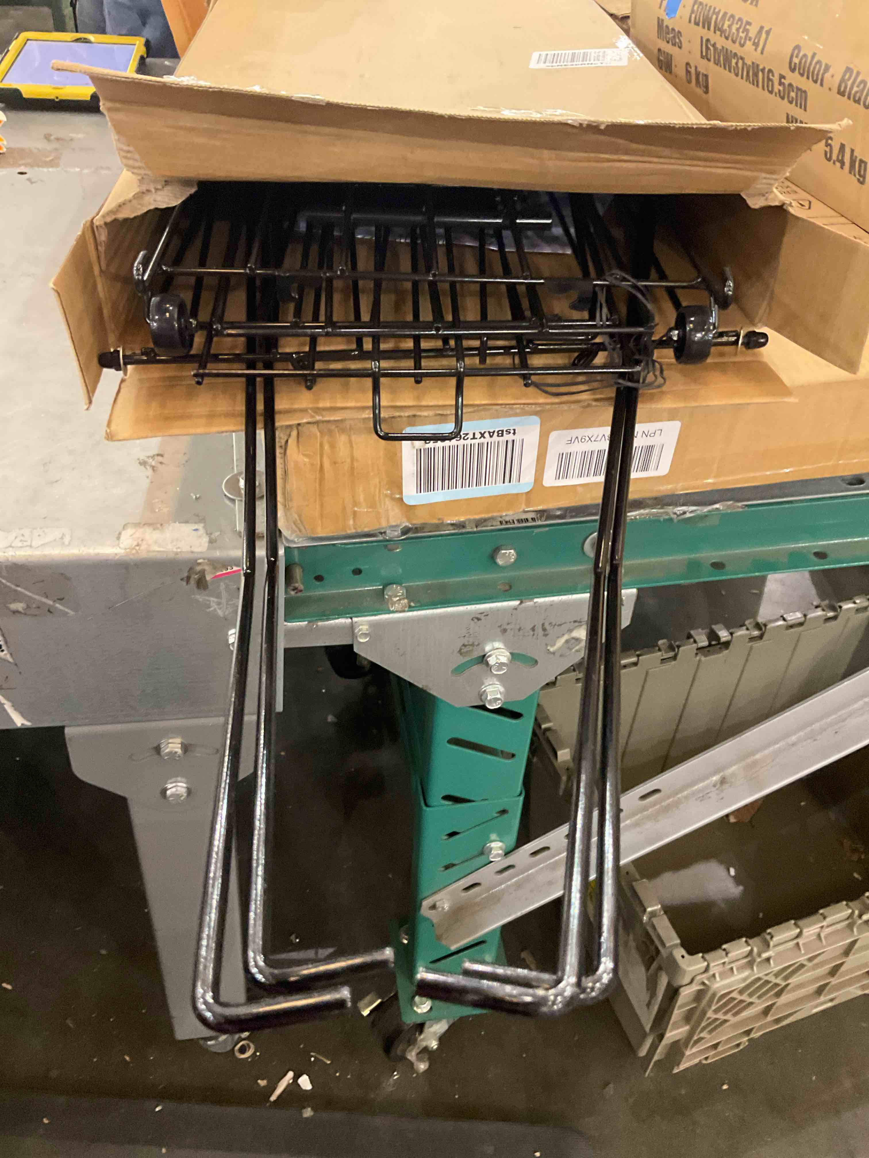 https://s3.amazonaws.com/lotting-images-prod/bidfta/GRA0125813_1726507053806.jpeg