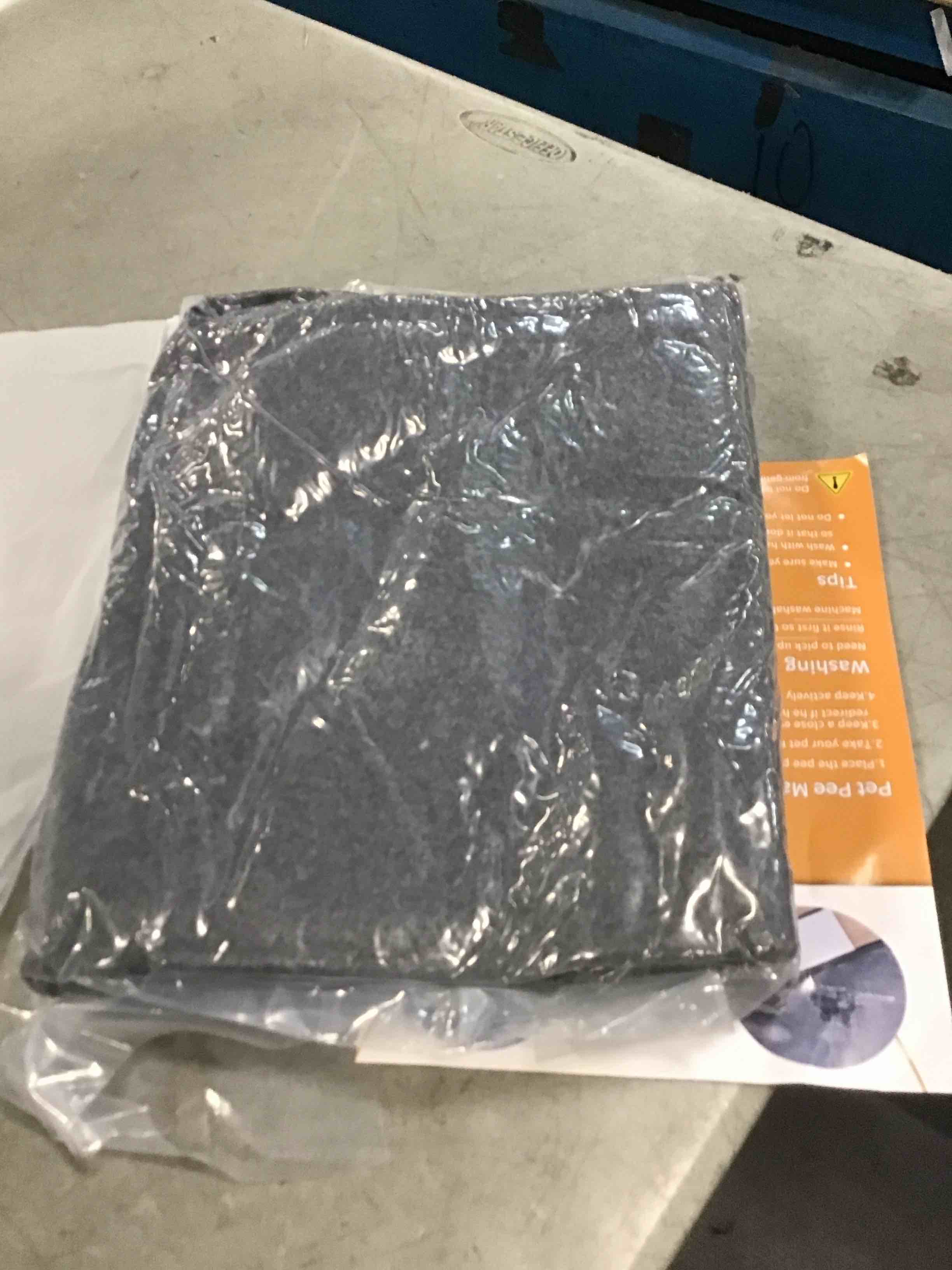 https://s3.amazonaws.com/lotting-images-prod/bidfta/GRA0126203_1727365072842.jpeg