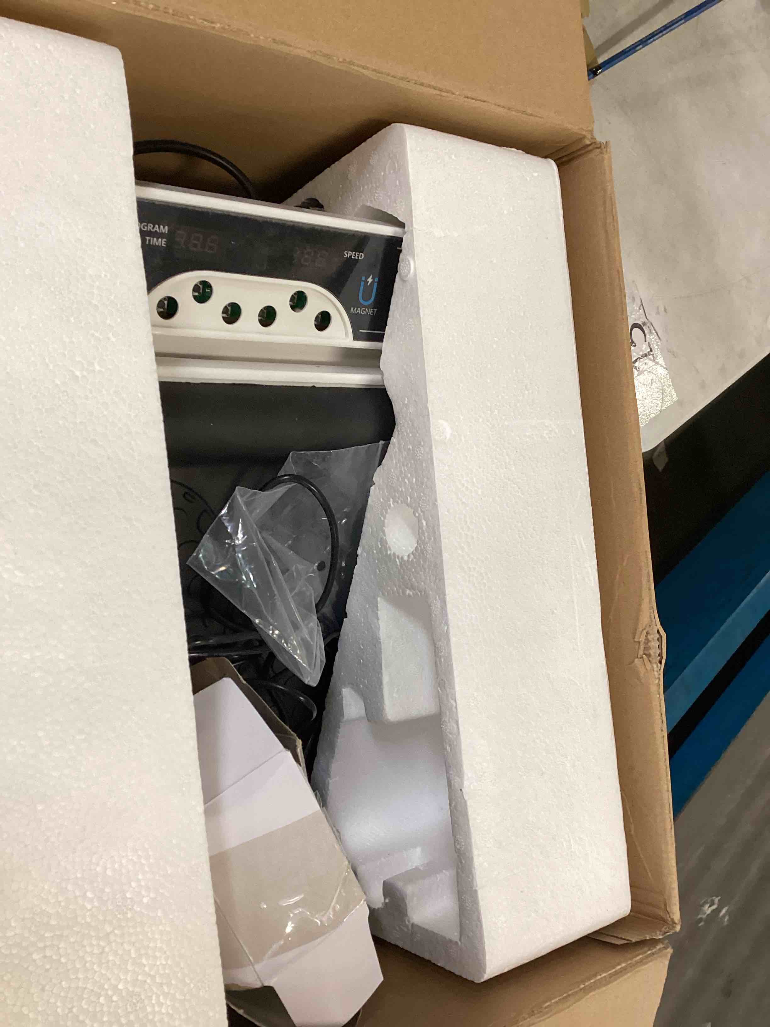 https://s3.amazonaws.com/lotting-images-prod/bidfta/GRA0129767_1726842069762.jpeg