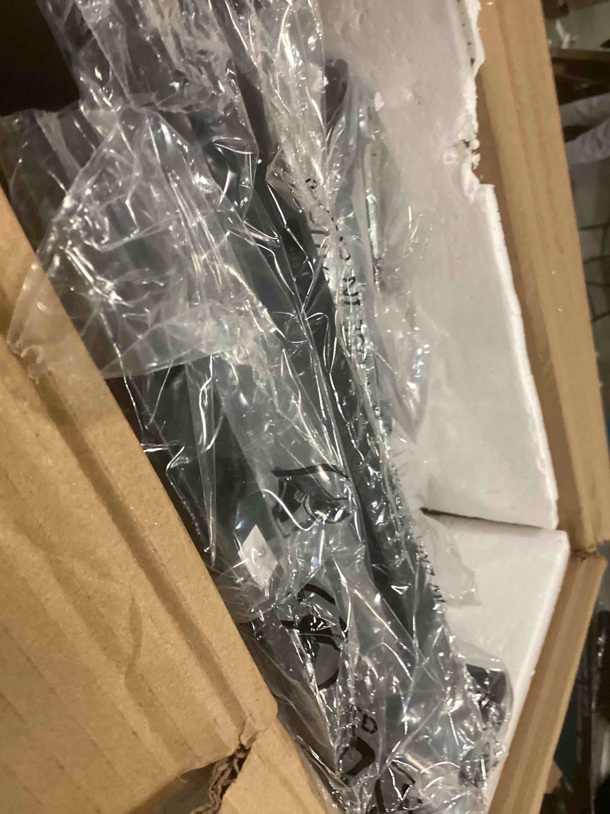 https://s3.amazonaws.com/lotting-images-prod/bidfta/GRA0130458_1727467959886.jpeg