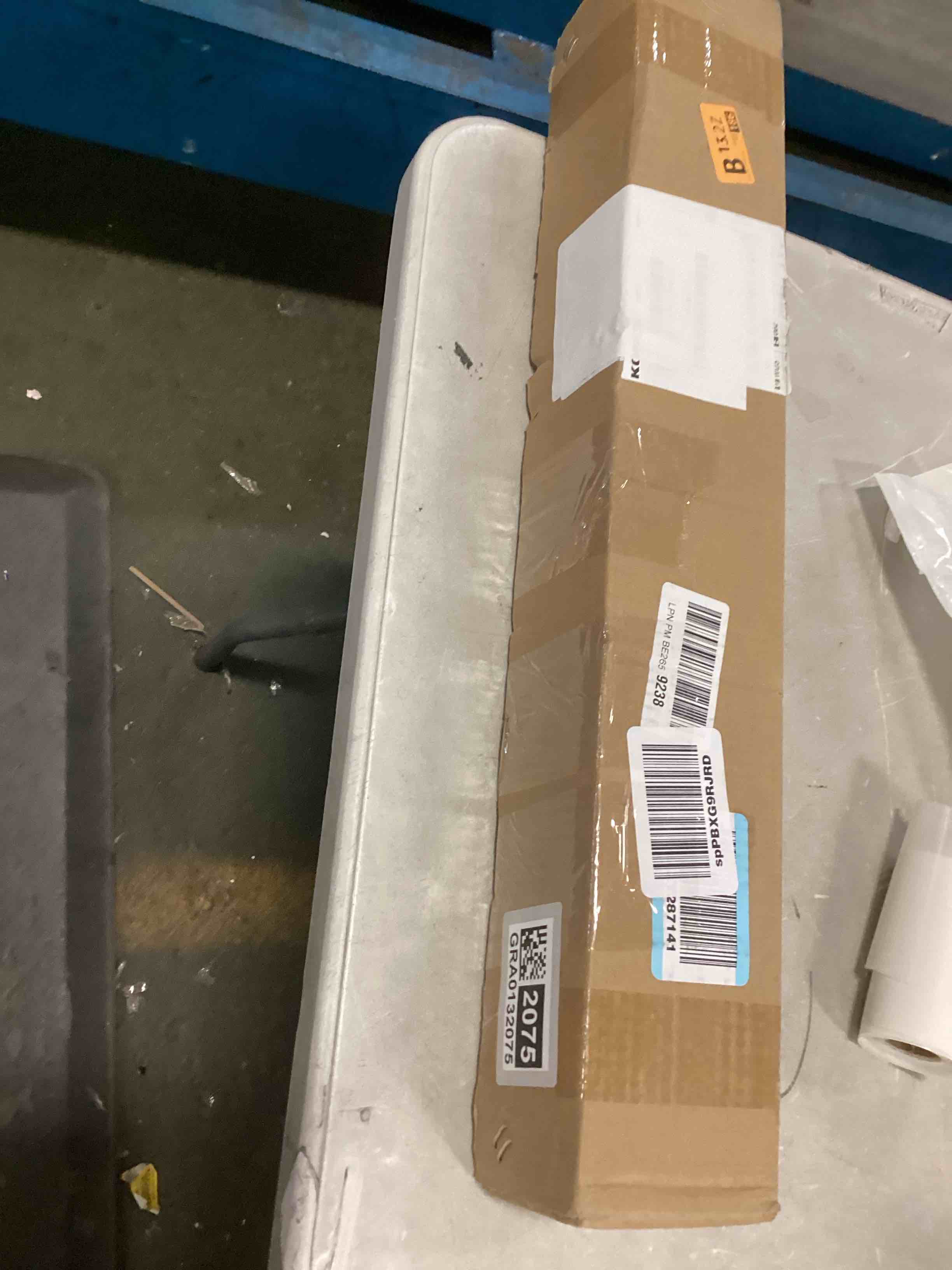 https://s3.amazonaws.com/lotting-images-prod/bidfta/GRA0132075_1729023037588.jpeg