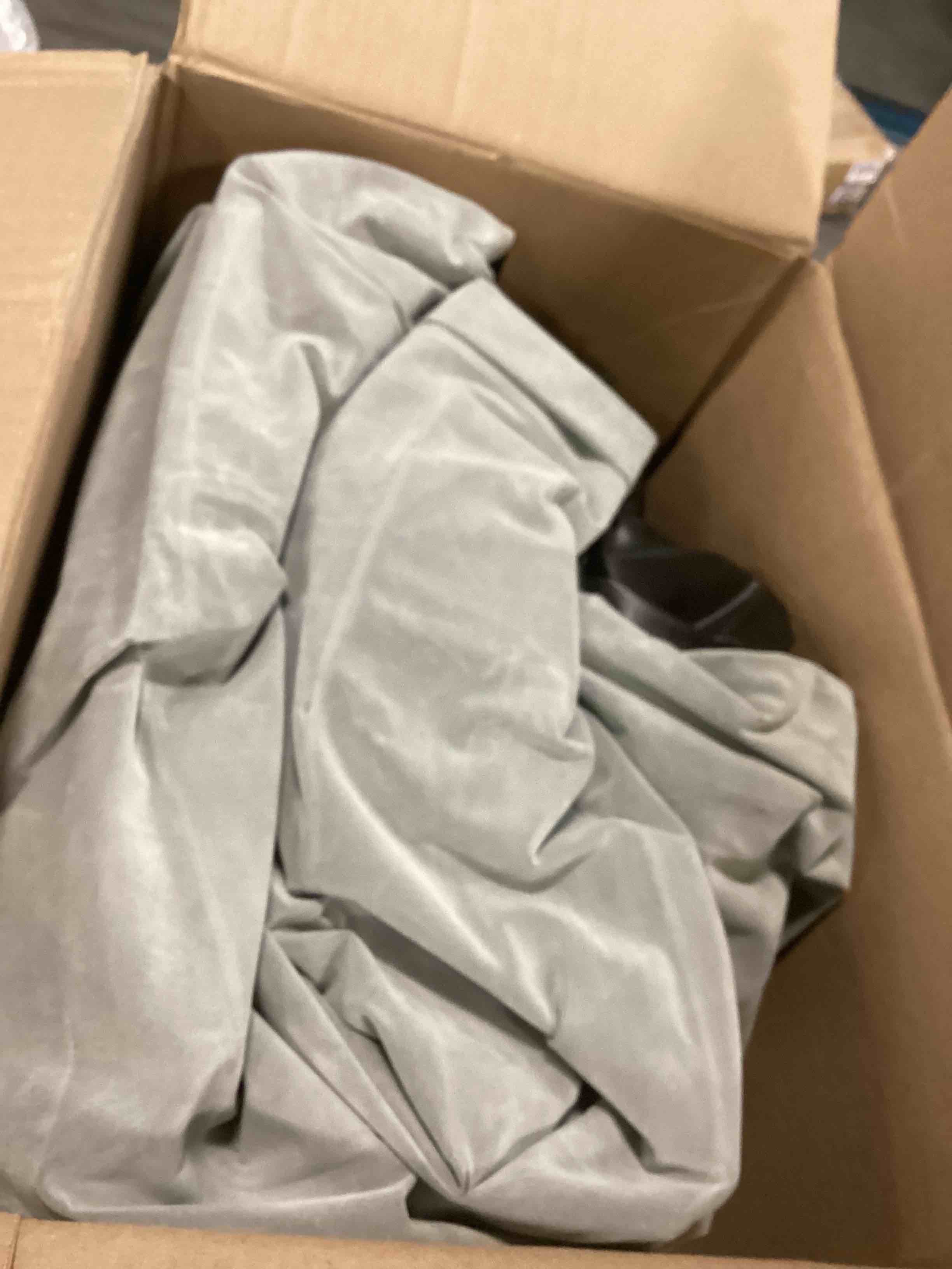 https://s3.amazonaws.com/lotting-images-prod/bidfta/GRA0132334_1728992786734.jpeg