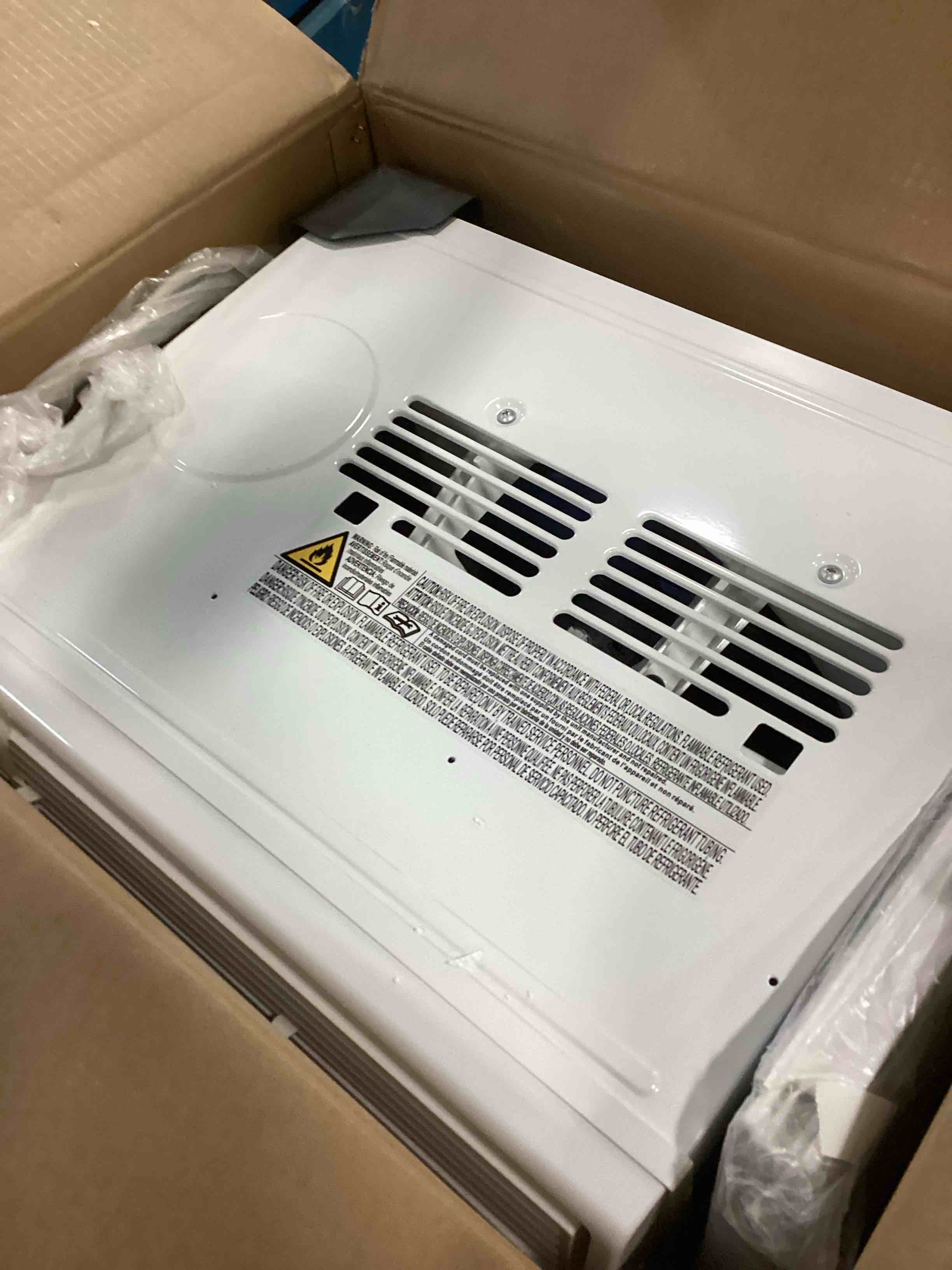 BLACK+DECKER BD06WT6 Window Air Conditioner with Remote Control, 6000