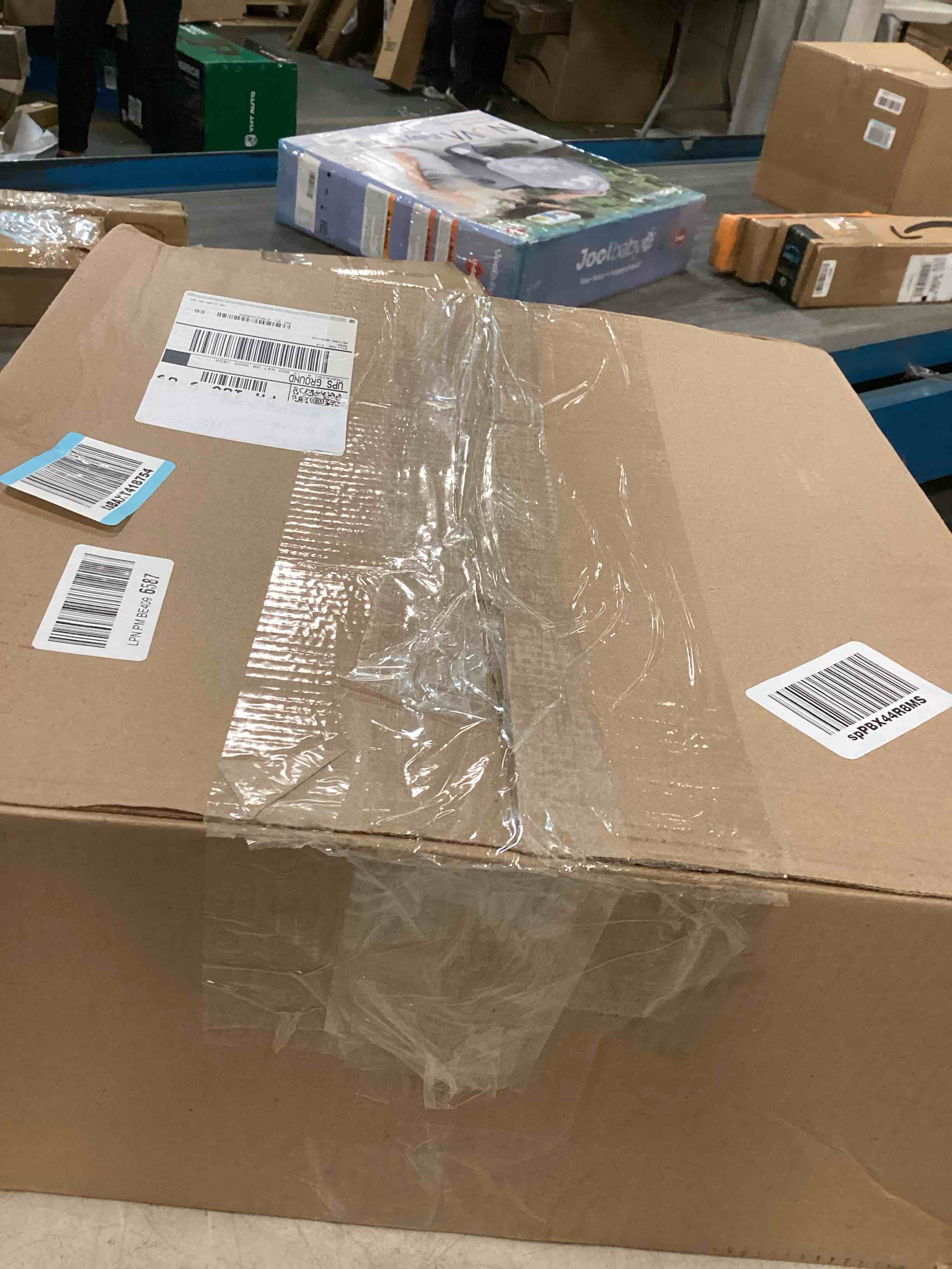 https://s3.amazonaws.com/lotting-images-prod/bidfta/GRA0133102_1728536059366.jpeg