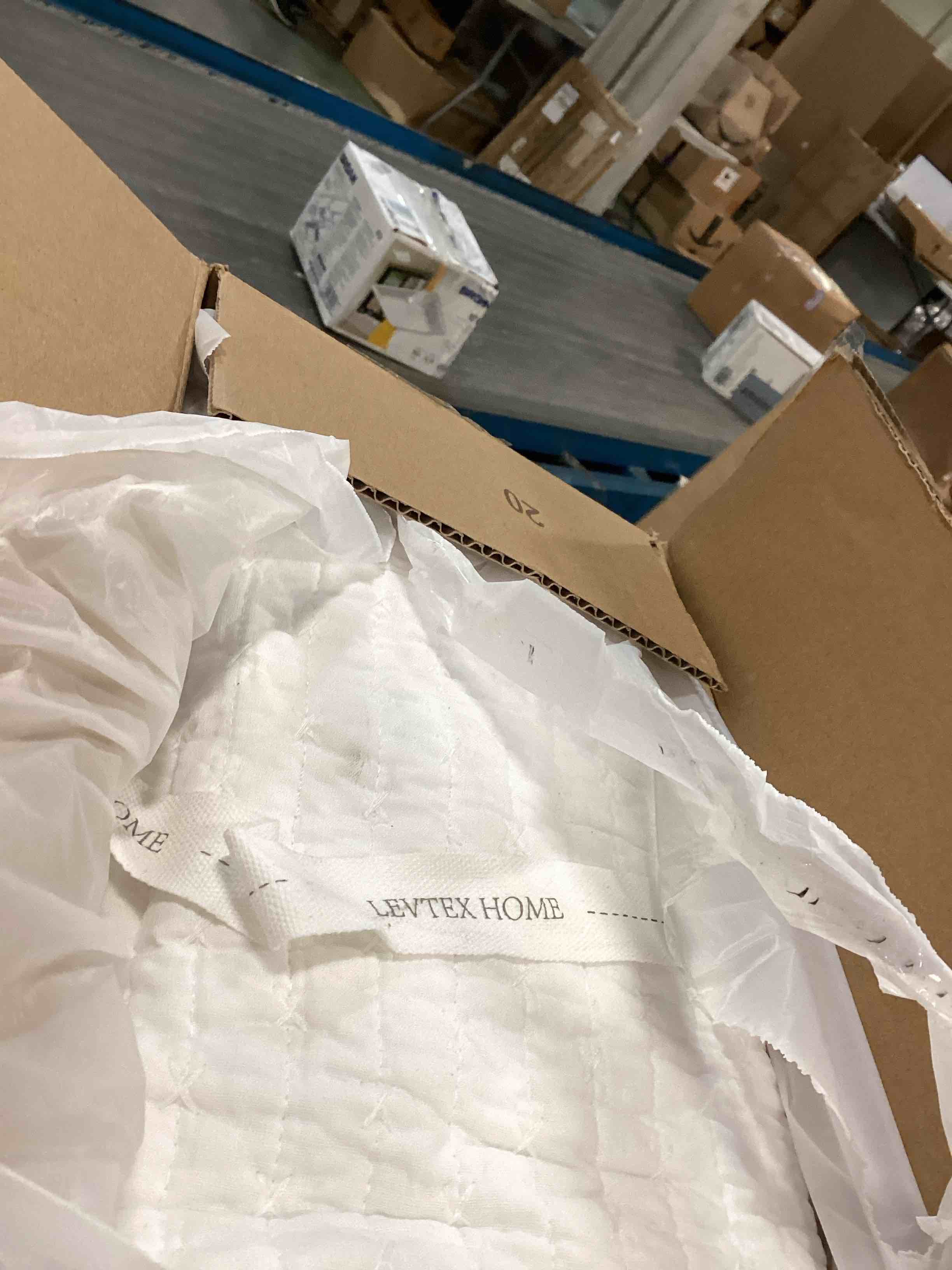 https://s3.amazonaws.com/lotting-images-prod/bidfta/GRA0133441_1728435516611.jpeg