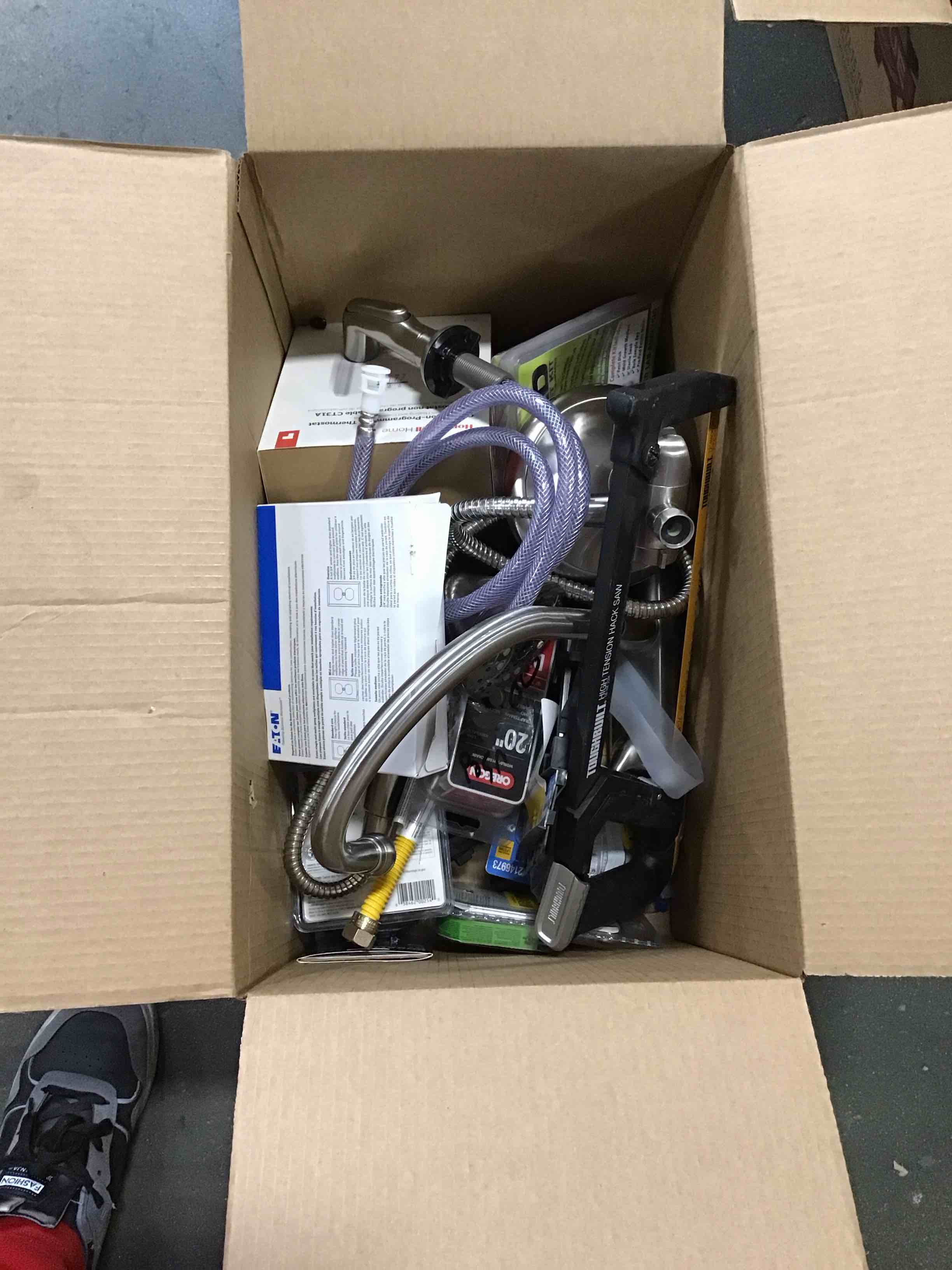 Assorted of  Products for the Maintenance or Decoration of the Home (it can include a variety of sizes and models)