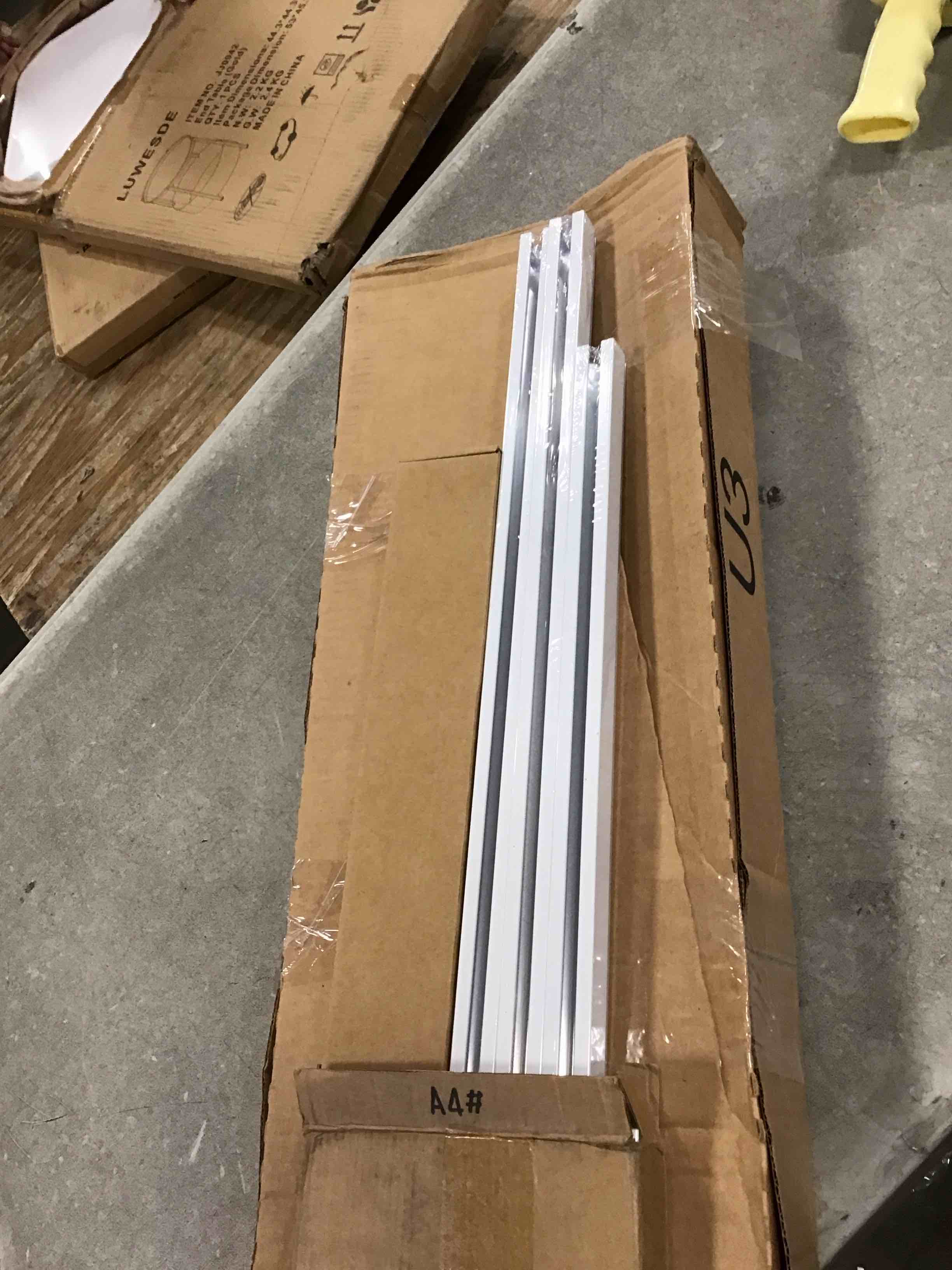 https://s3.amazonaws.com/lotting-images-prod/bidfta/GRA0136355_1727884139710.jpeg