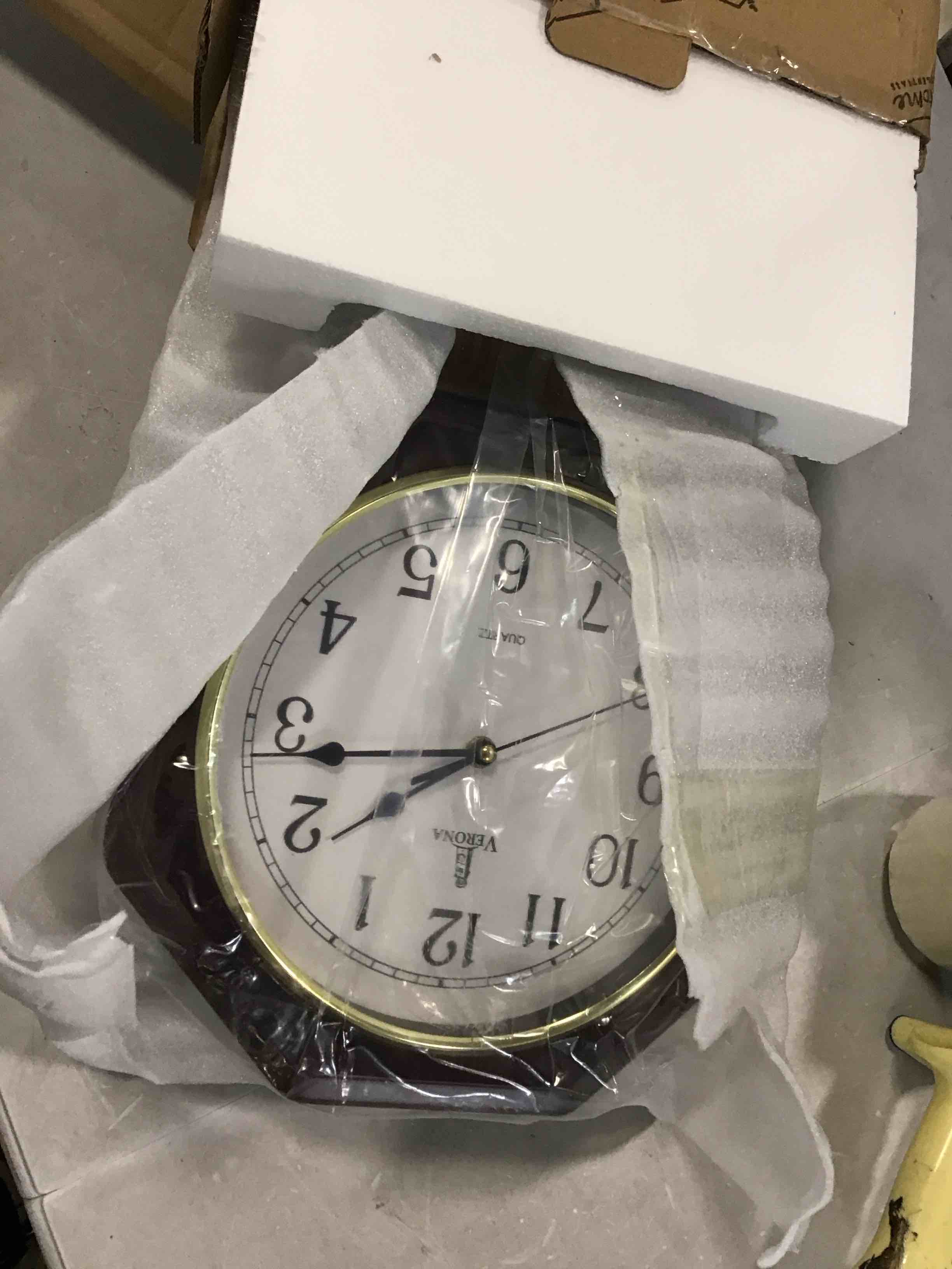 https://s3.amazonaws.com/lotting-images-prod/bidfta/GRA0137506_1727114121391.jpeg