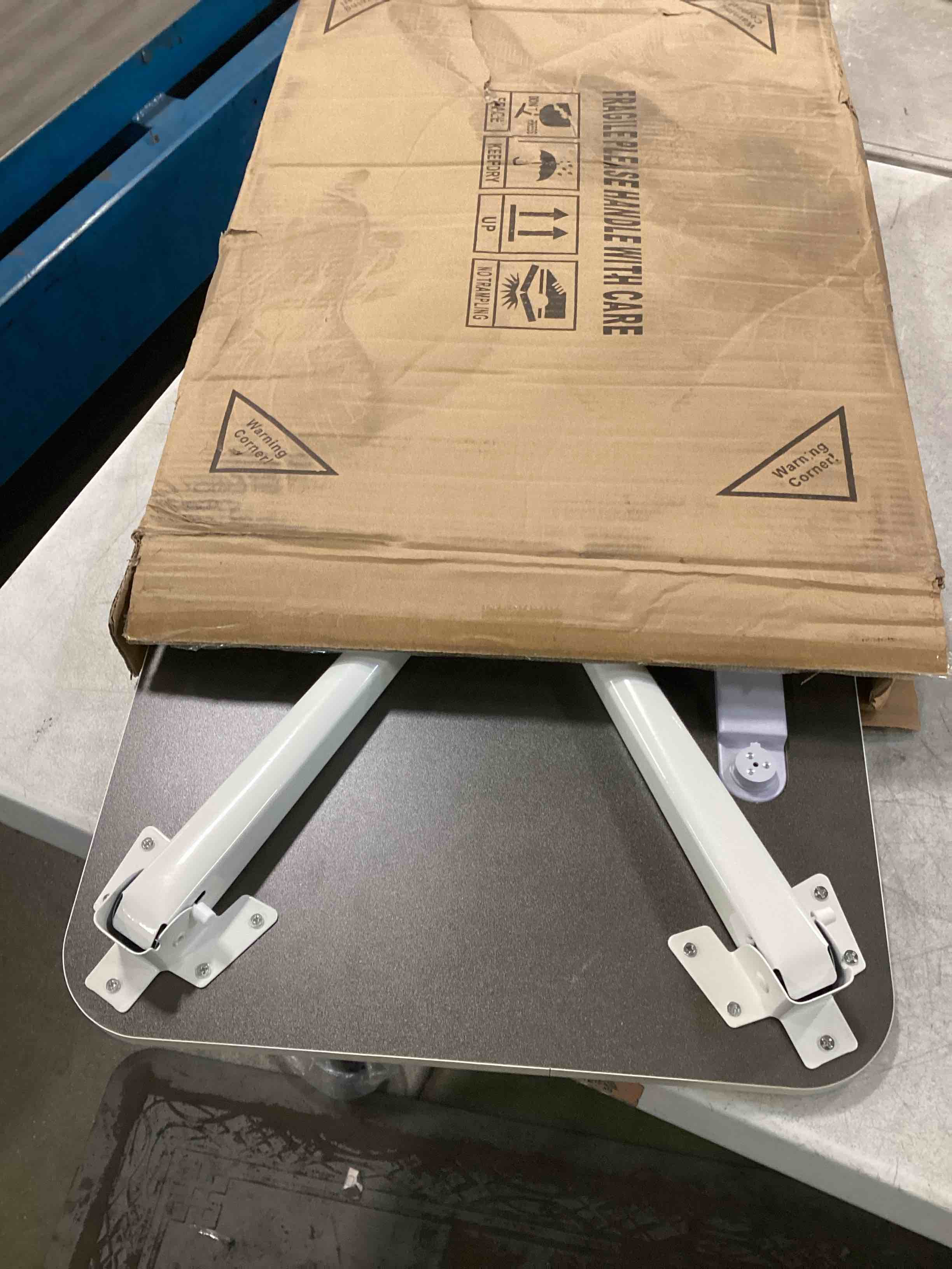 https://s3.amazonaws.com/lotting-images-prod/bidfta/GRA0138585_1727368486698.jpeg