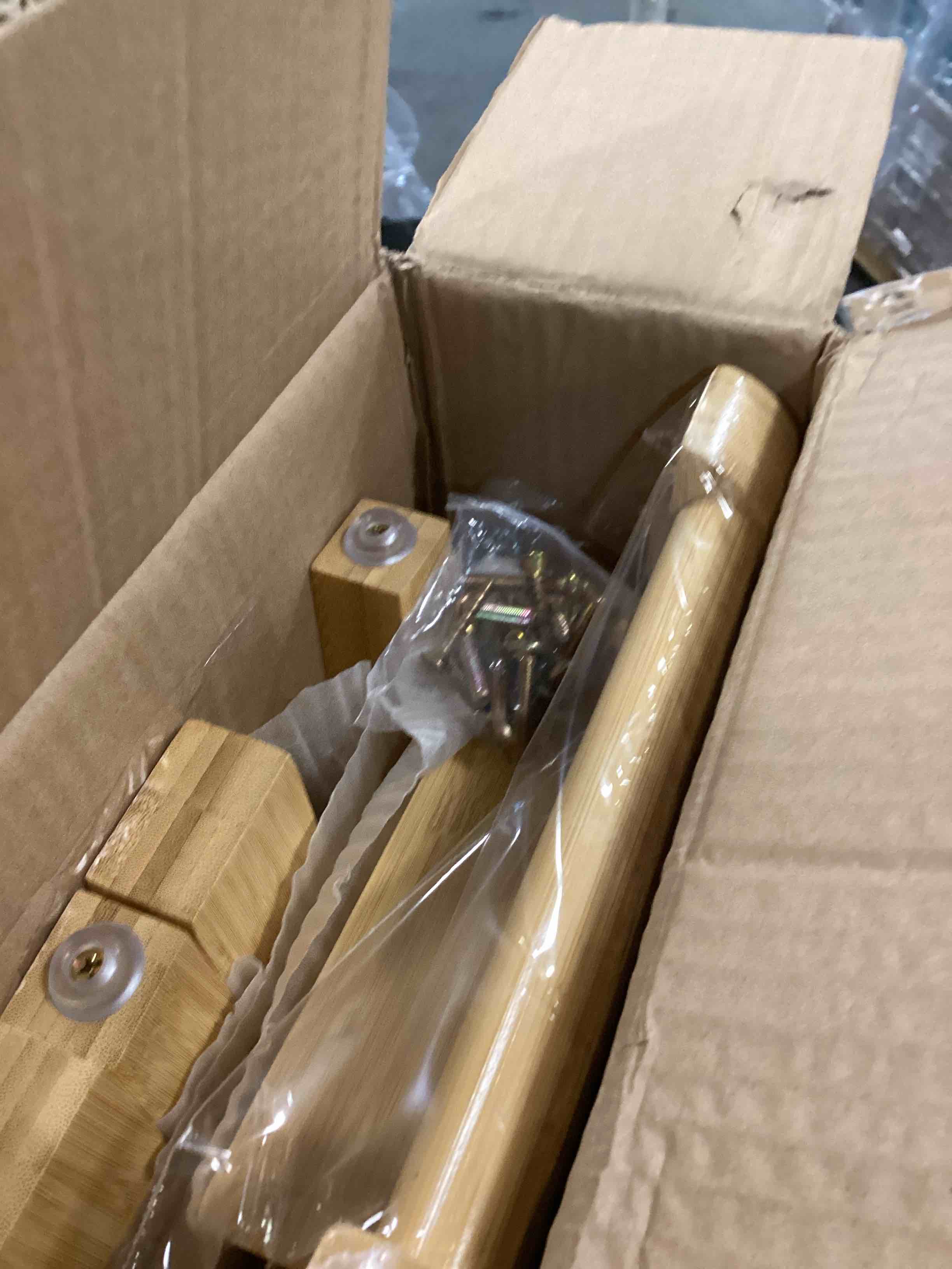 https://s3.amazonaws.com/lotting-images-prod/bidfta/GRA0140145_1728389121314.jpeg