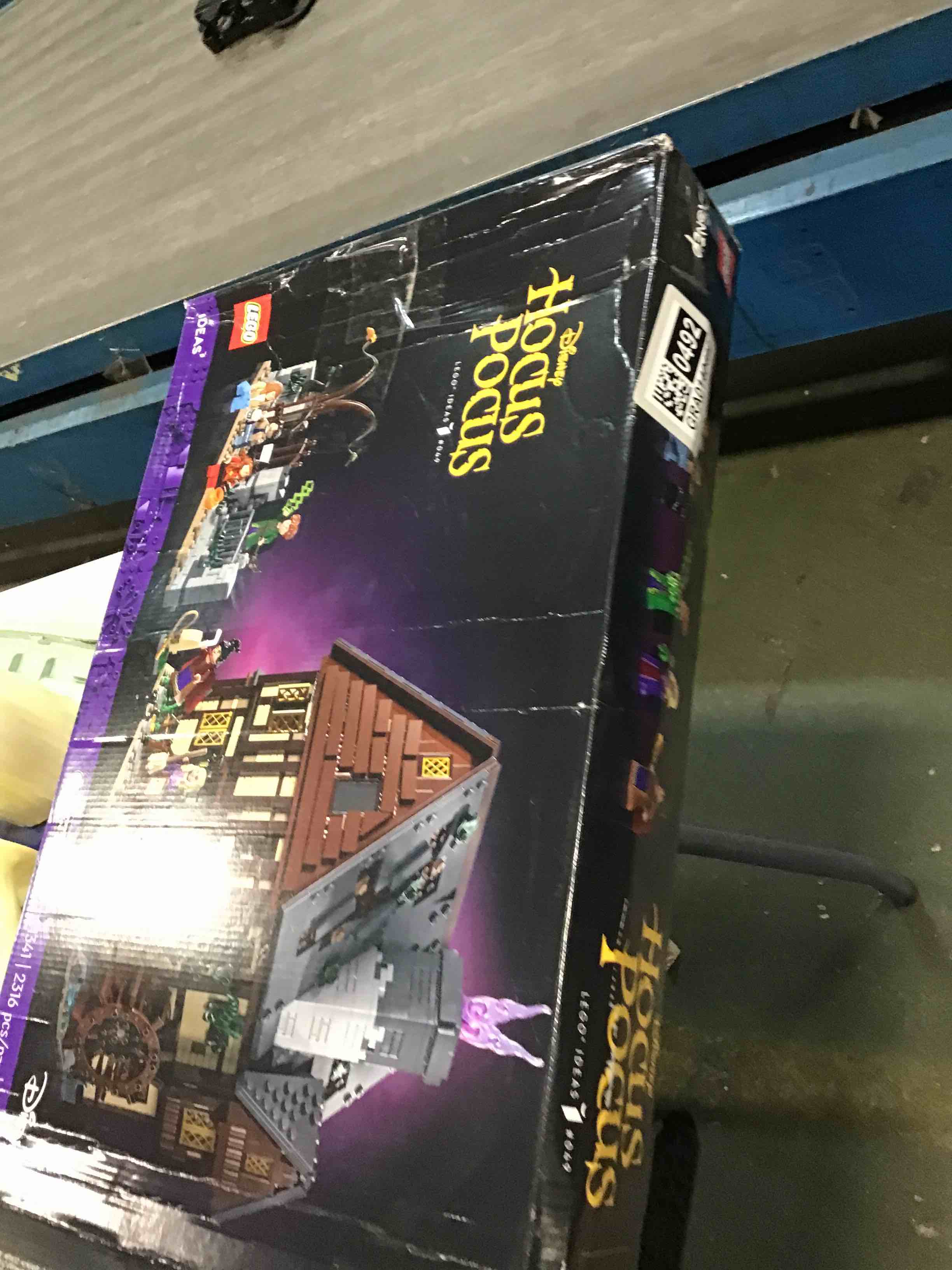 LEGO Ideas Disney Hocus Pocus The Sanderson Sisters' Cottage 21341