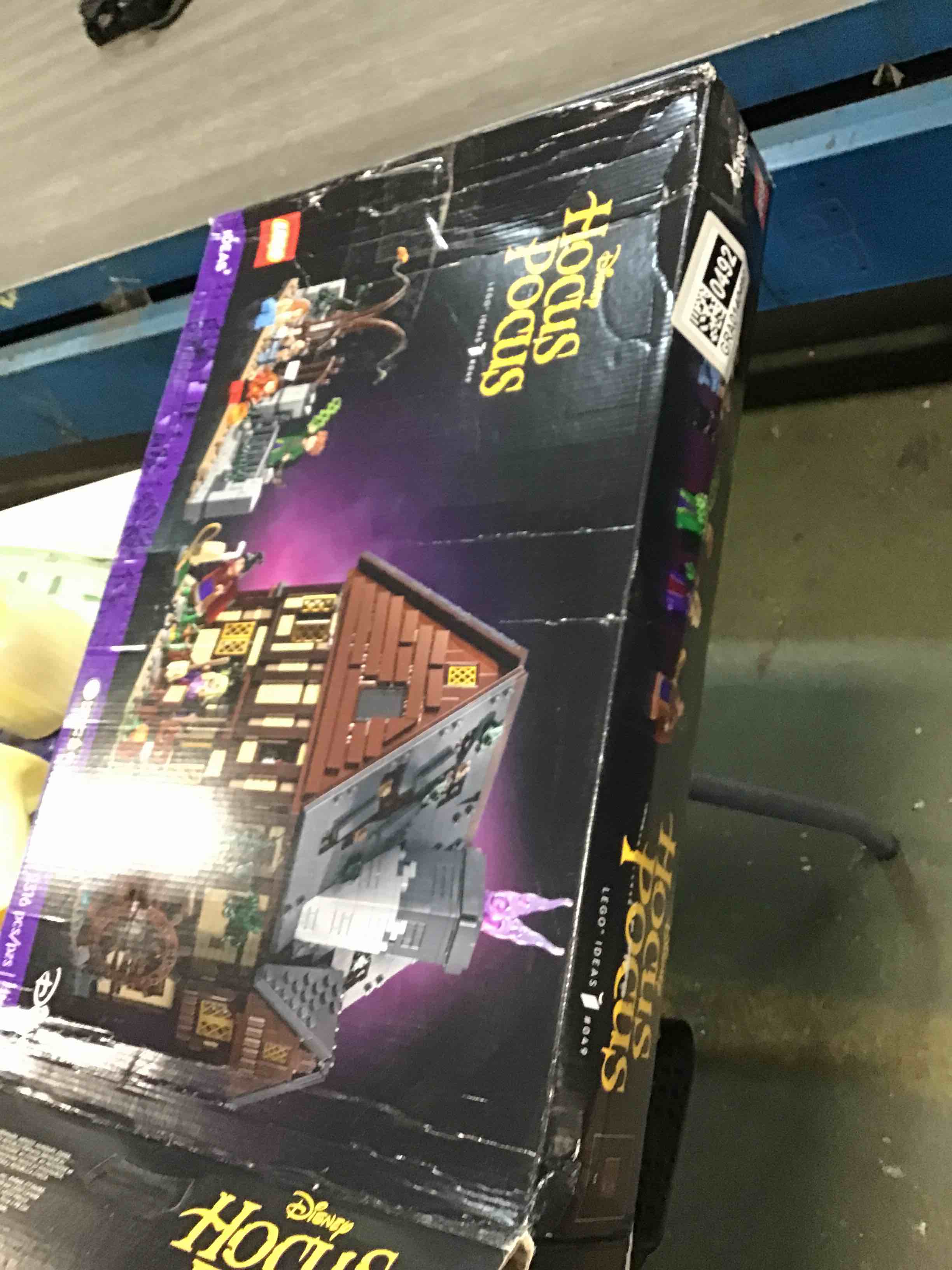 LEGO Ideas Disney Hocus Pocus The Sanderson Sisters' Cottage 21341