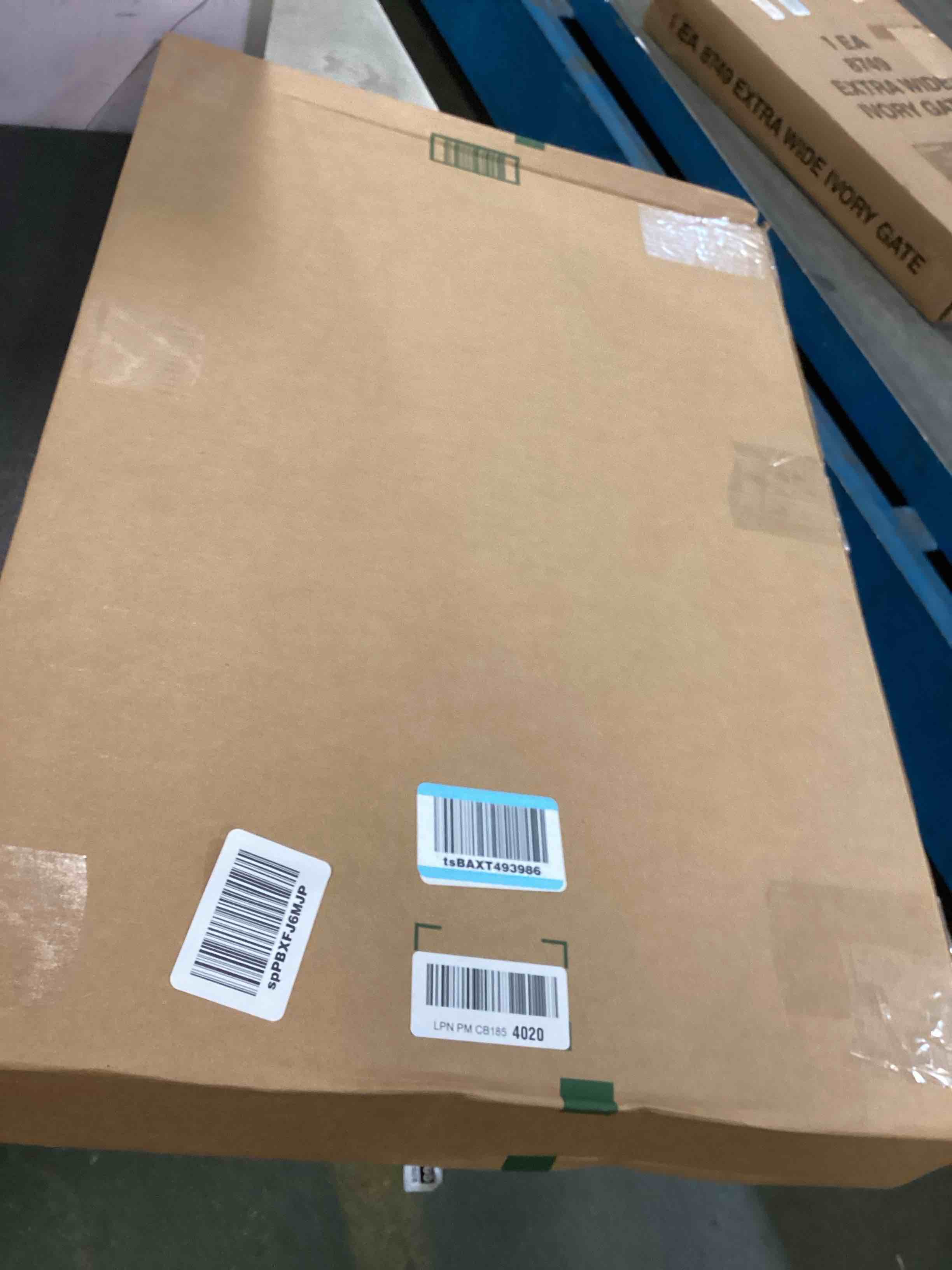 https://s3.amazonaws.com/lotting-images-prod/bidfta/GRA0142578_1727439960377.jpeg
