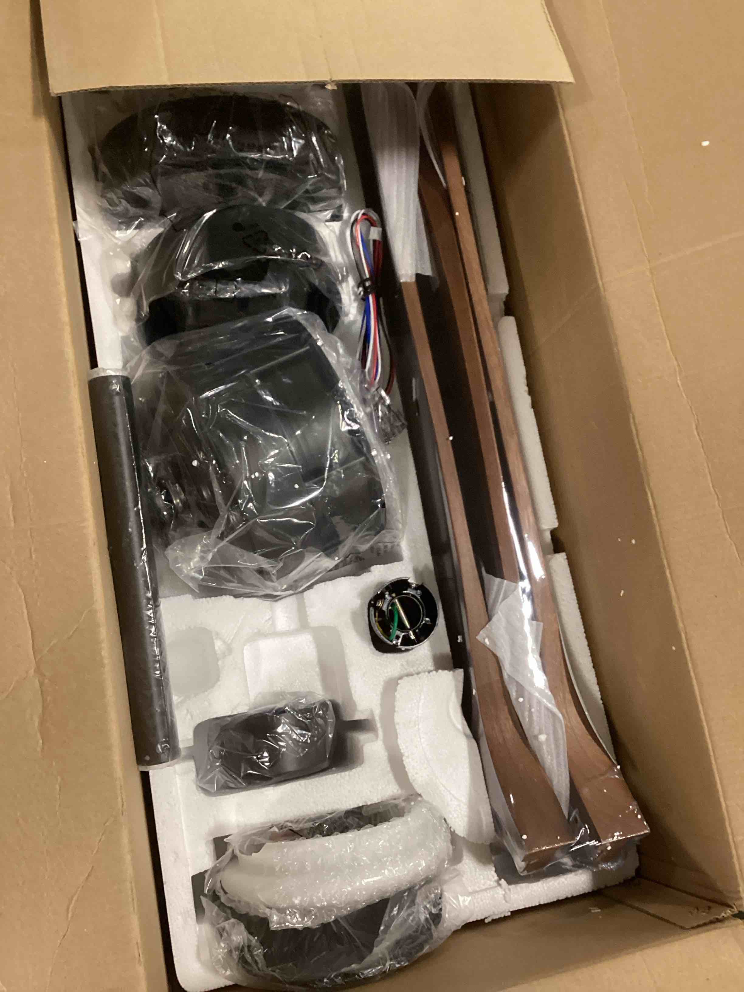https://s3.amazonaws.com/lotting-images-prod/bidfta/GRA0144247_1726225996247.jpeg