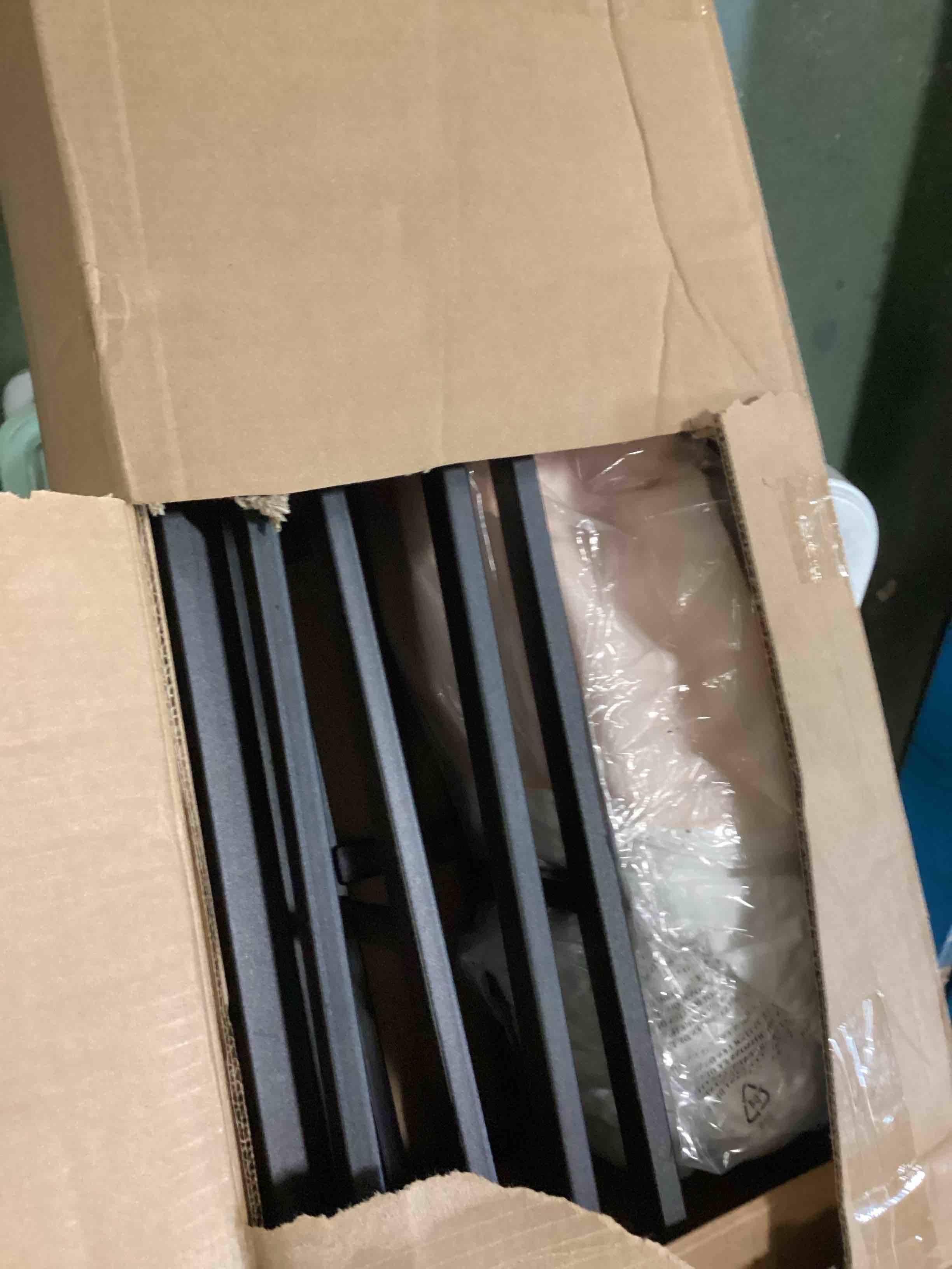 https://s3.amazonaws.com/lotting-images-prod/bidfta/GRA0151047_1726805127138.jpeg