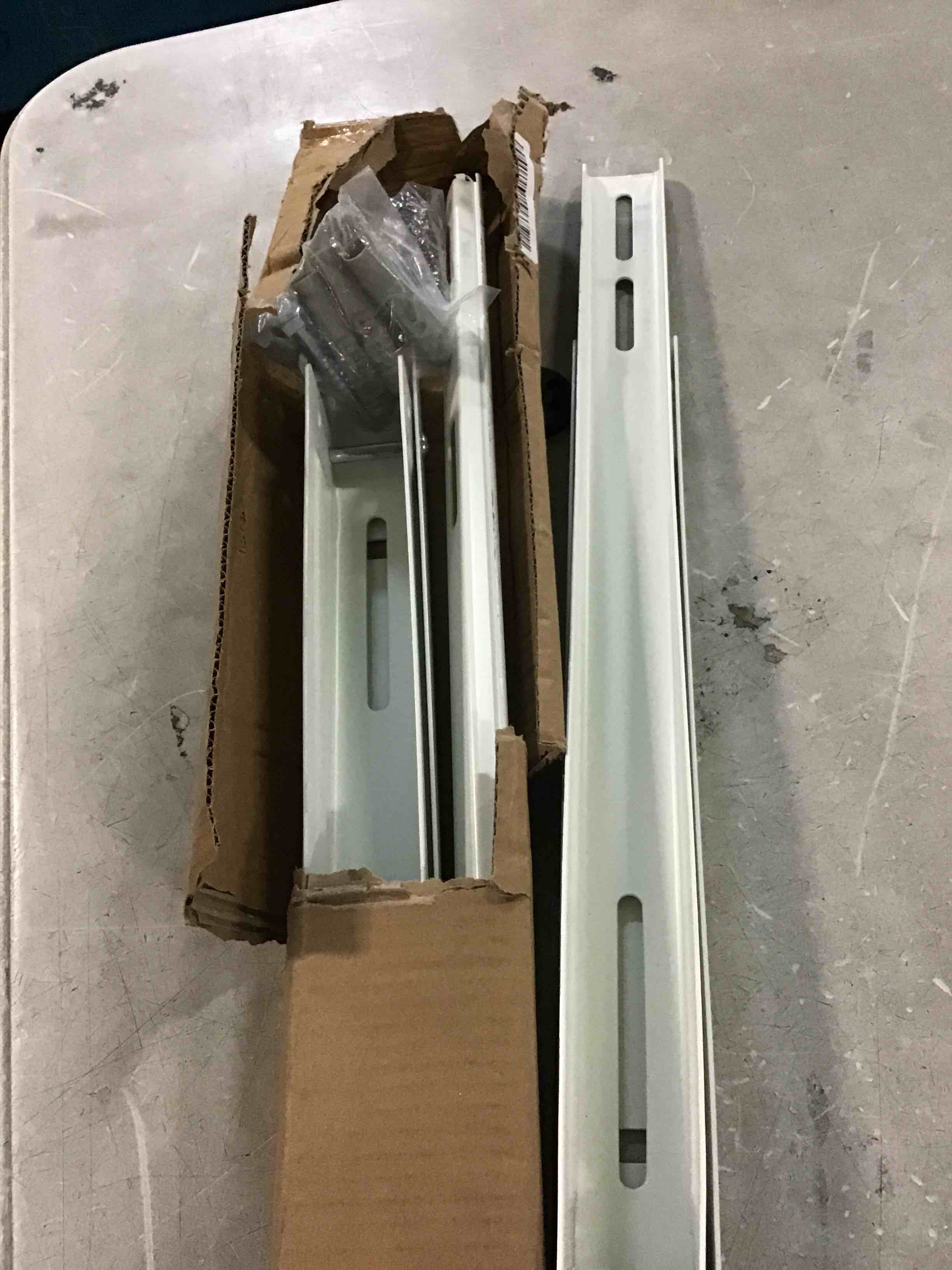 https://s3.amazonaws.com/lotting-images-prod/bidfta/GRA0151270_1726697314503.jpeg