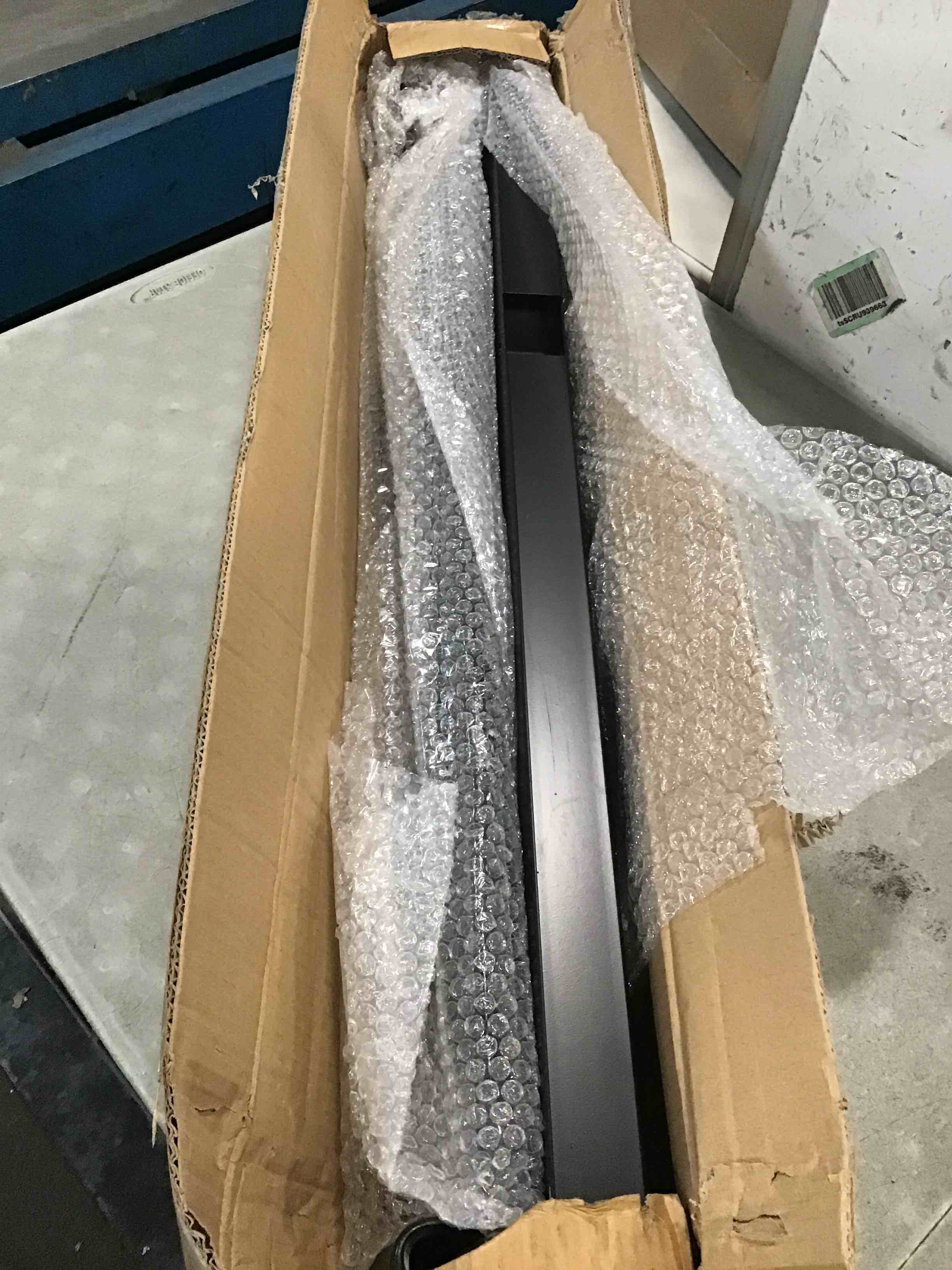 https://s3.amazonaws.com/lotting-images-prod/bidfta/GRA0152610_1727304191761.jpeg