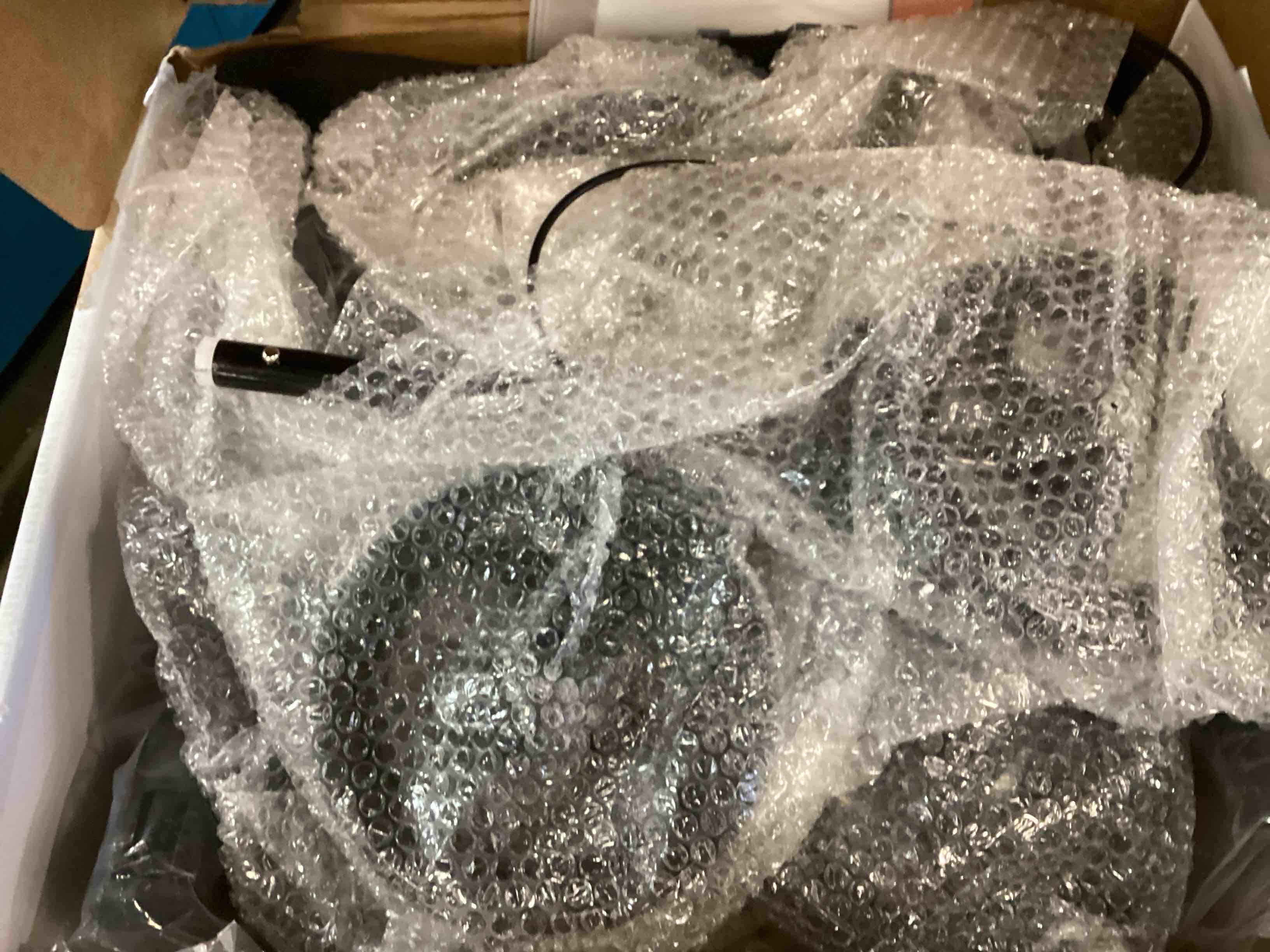 https://s3.amazonaws.com/lotting-images-prod/bidfta/GRA0153178_1726766845203.jpeg