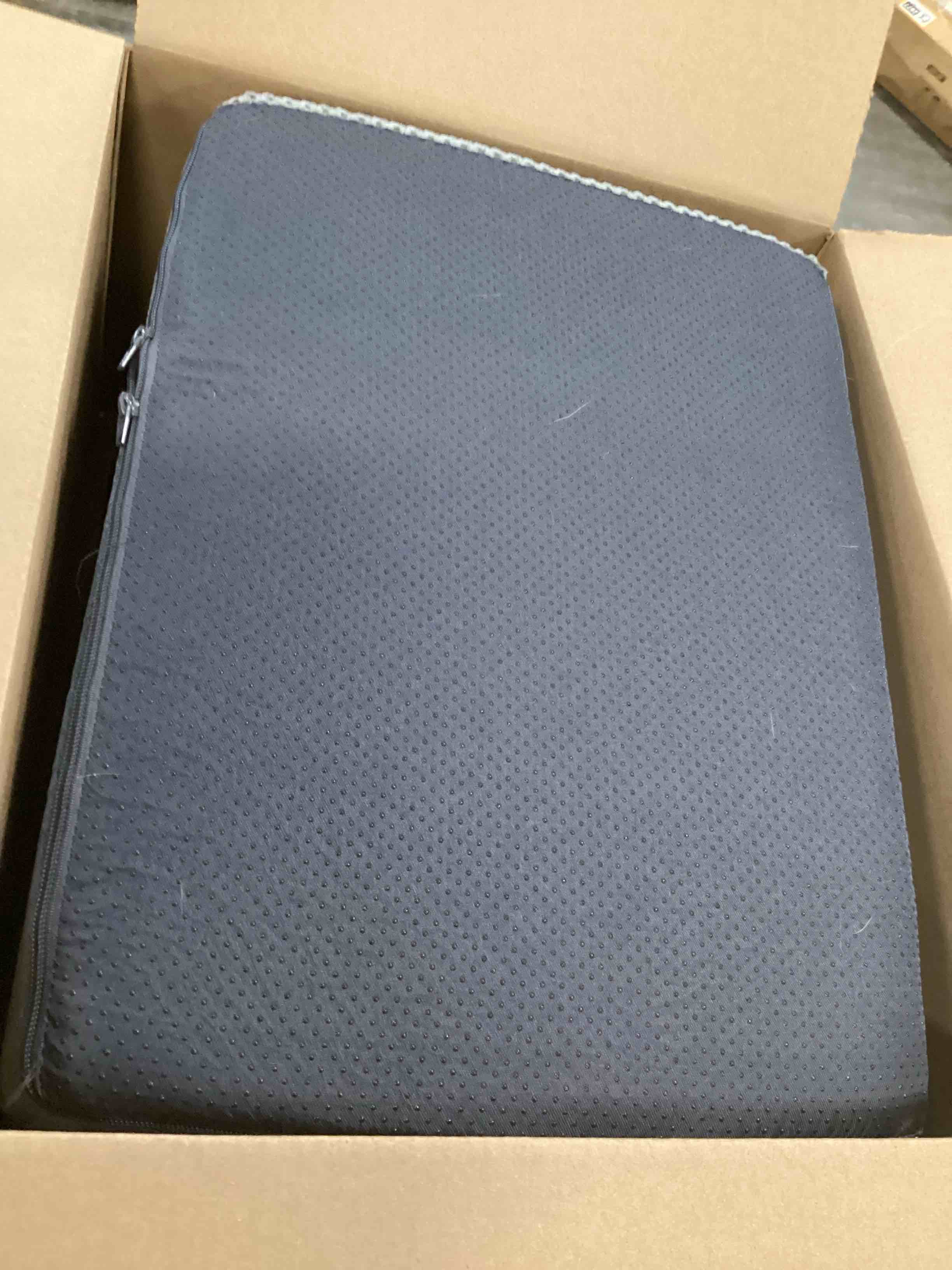 https://s3.amazonaws.com/lotting-images-prod/bidfta/GRA0153226_1726751154046.jpeg