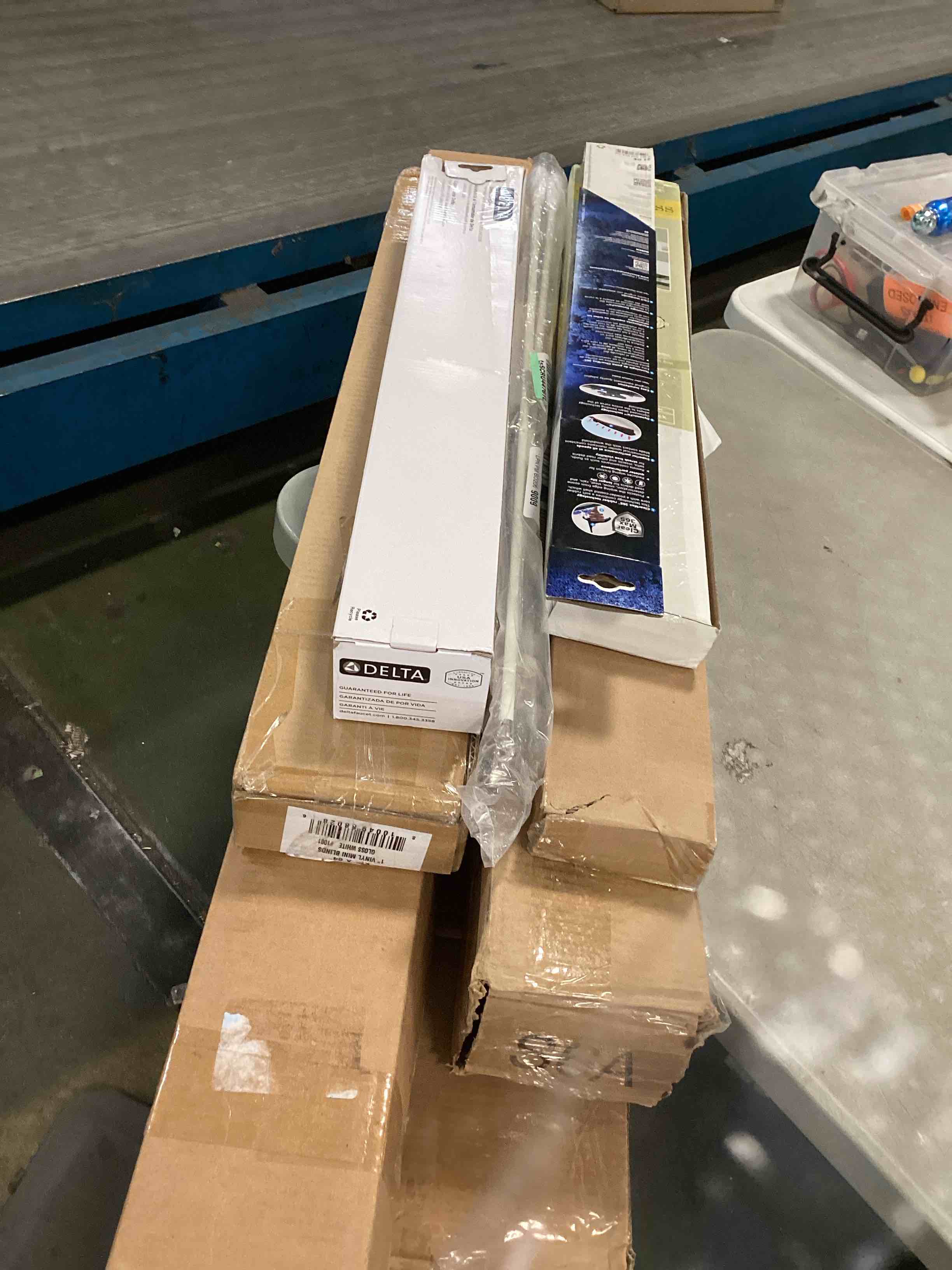 Assorted of  Products for the Maintenance or Decoration of the Home (it can include a variety of sizes and models)