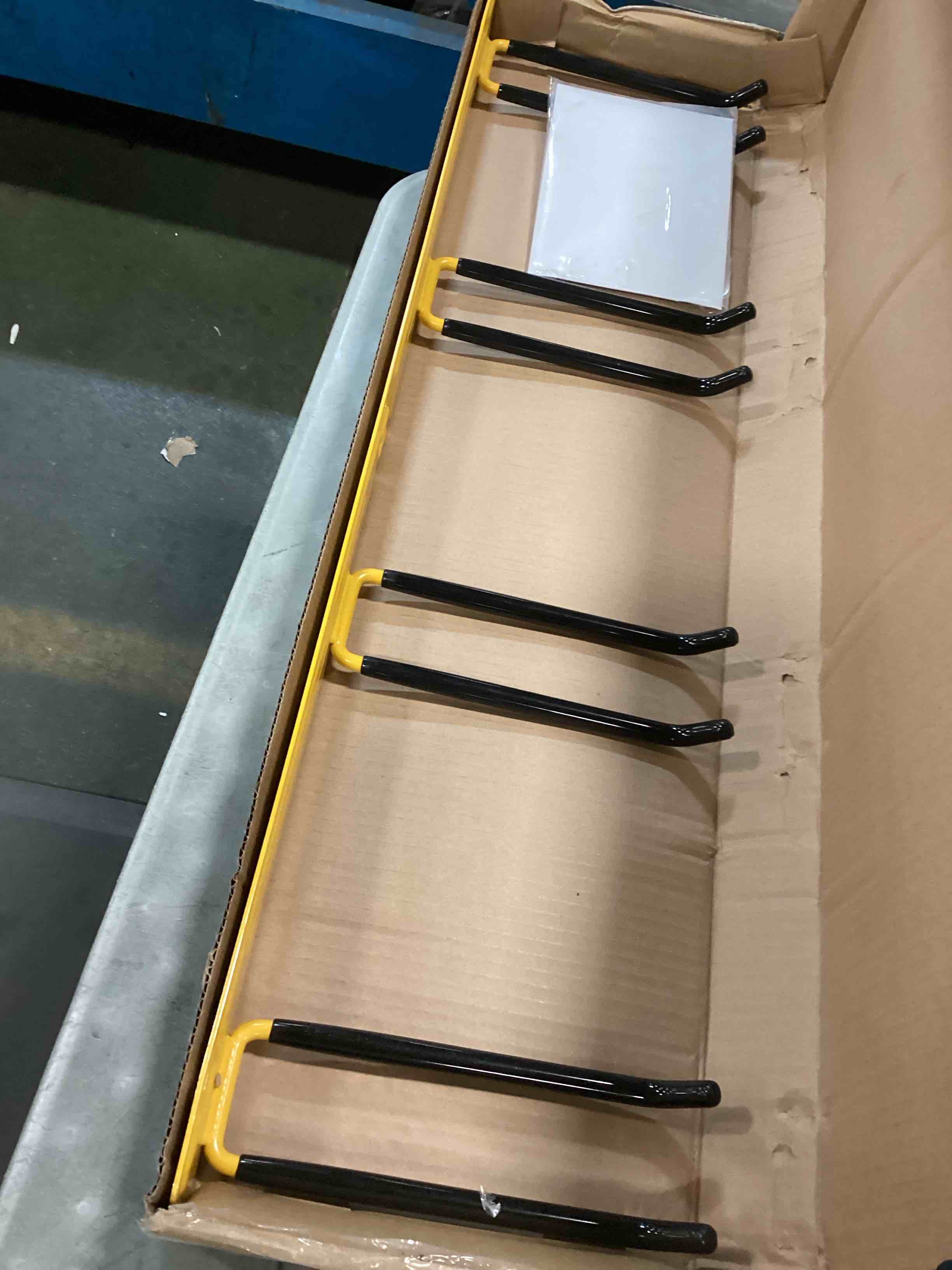 https://s3.amazonaws.com/lotting-images-prod/bidfta/GRA0154906_1727268290920.jpeg