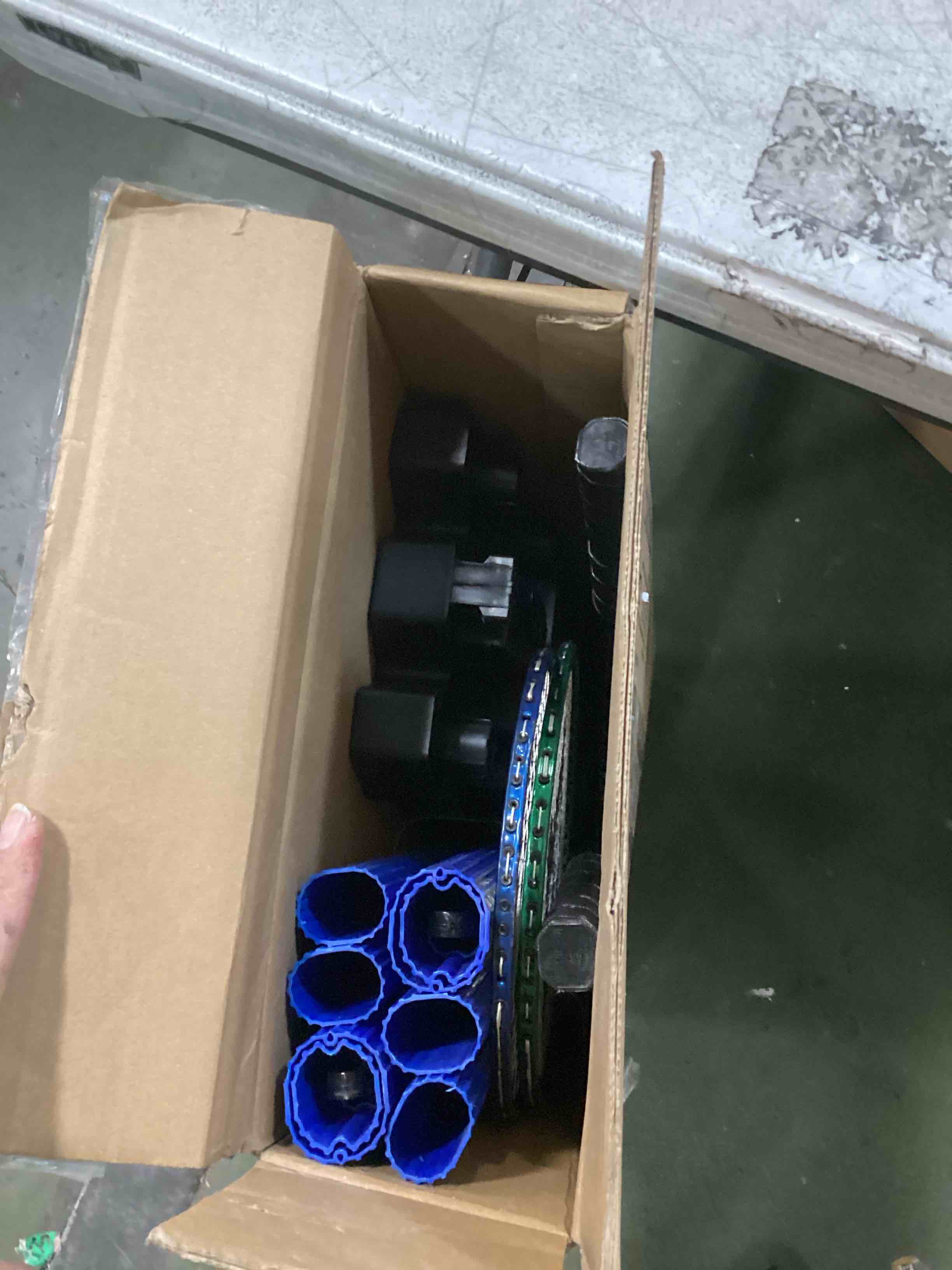 https://s3.amazonaws.com/lotting-images-prod/bidfta/GRA0156035_1733983123300.jpeg