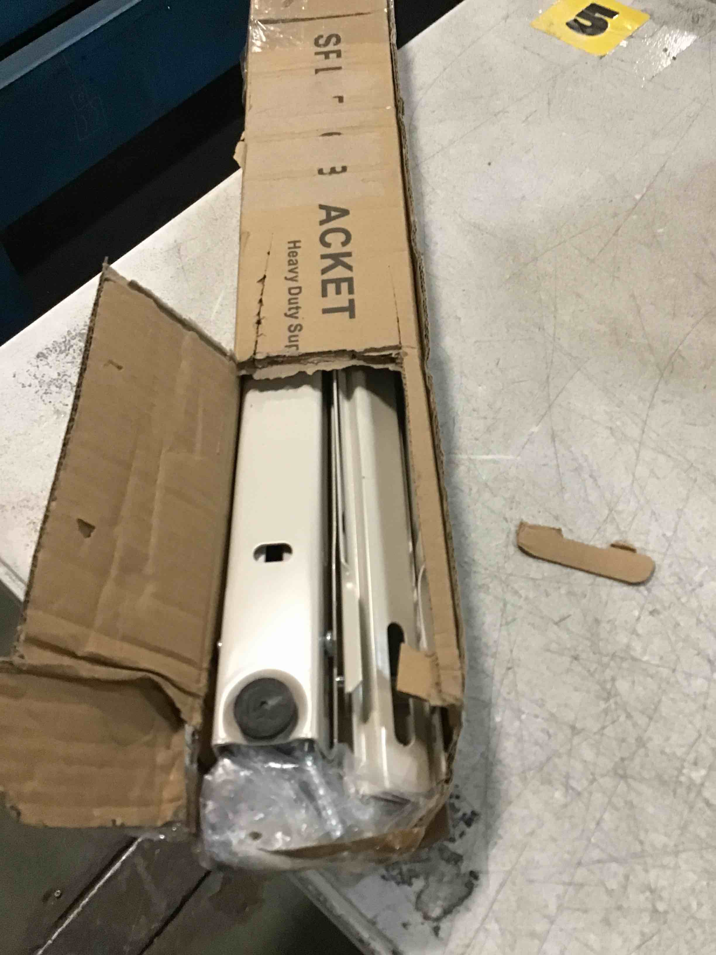 https://s3.amazonaws.com/lotting-images-prod/bidfta/GRA0156117_1733968133375.jpeg