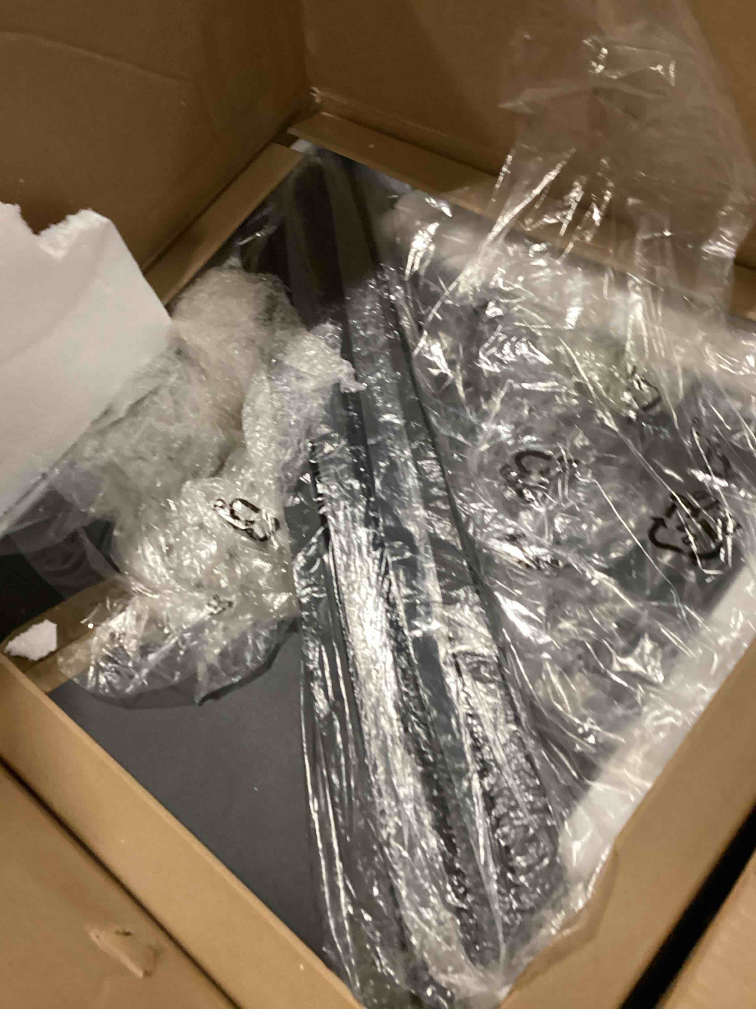 https://s3.amazonaws.com/lotting-images-prod/bidfta/GRA0163323_1727277069455.jpeg
