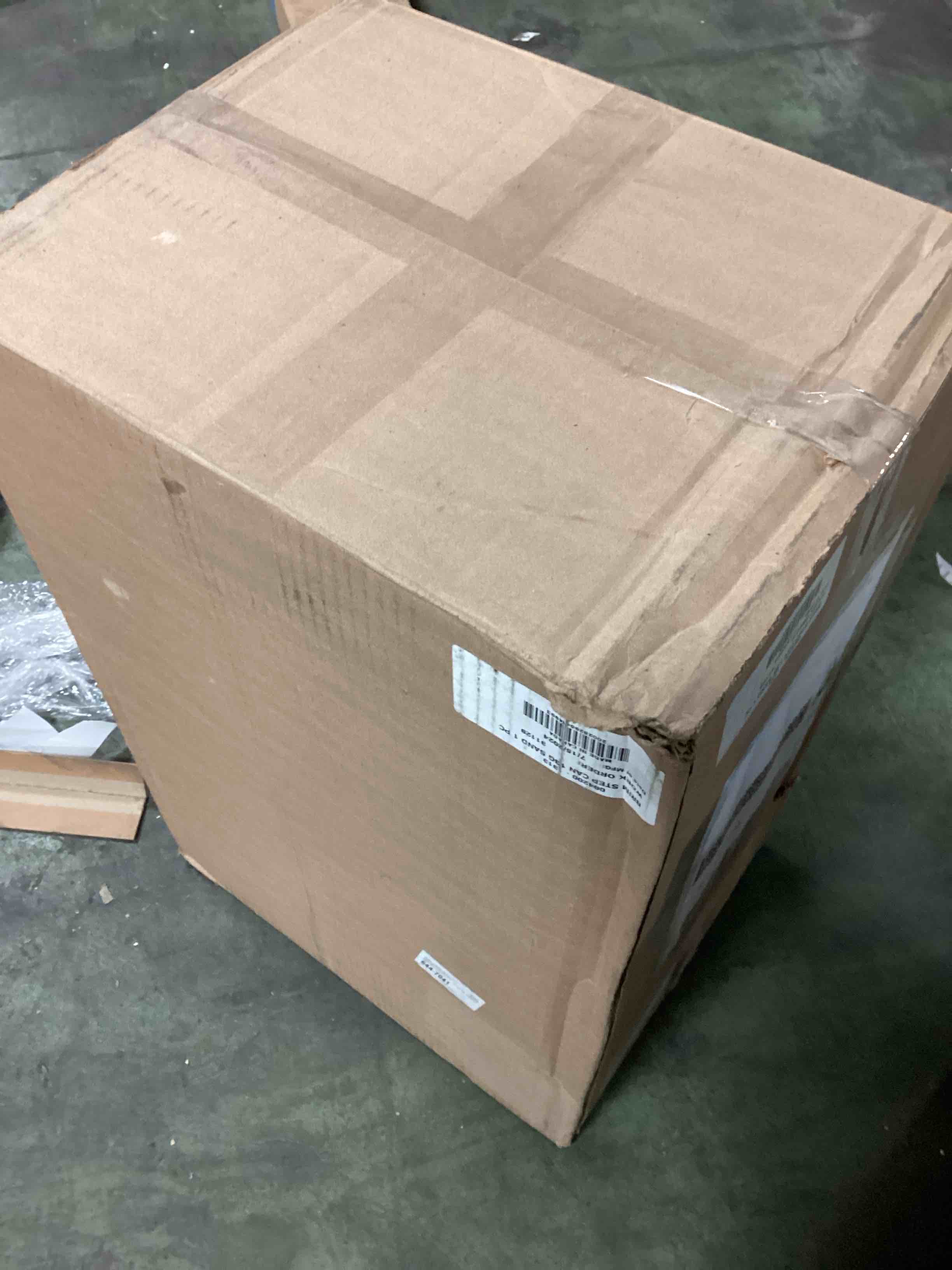 https://s3.amazonaws.com/lotting-images-prod/bidfta/GRA0164277_1730921533681.jpeg
