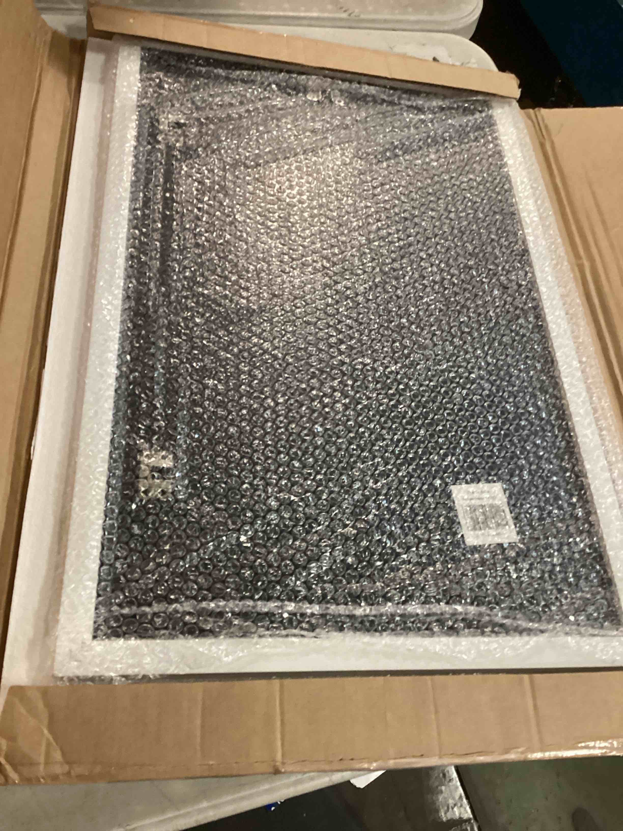 https://s3.amazonaws.com/lotting-images-prod/bidfta/GRA0165418_1730390062552.jpeg