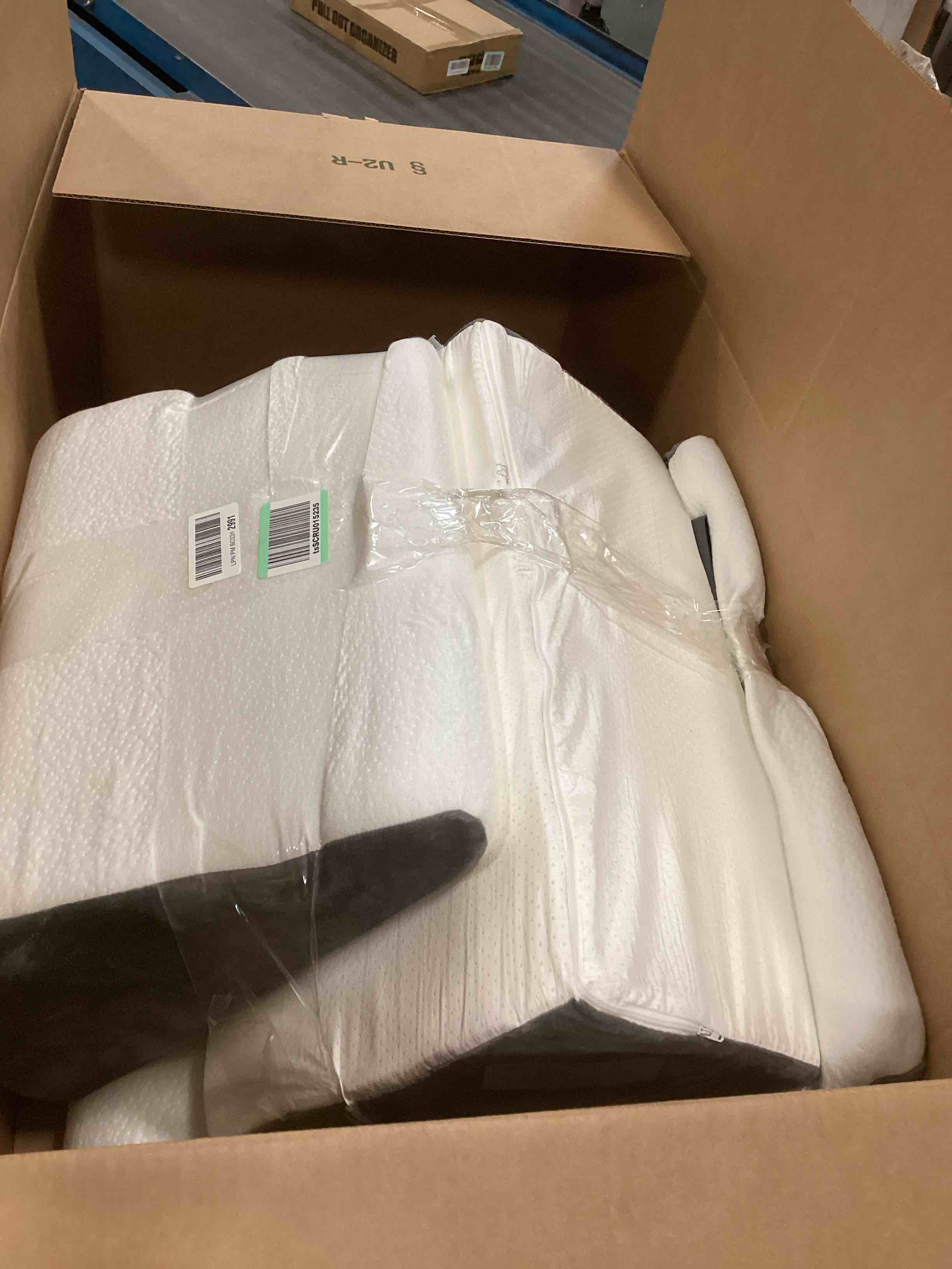https://s3.amazonaws.com/lotting-images-prod/bidfta/GRA0166514_1728697636246.jpeg