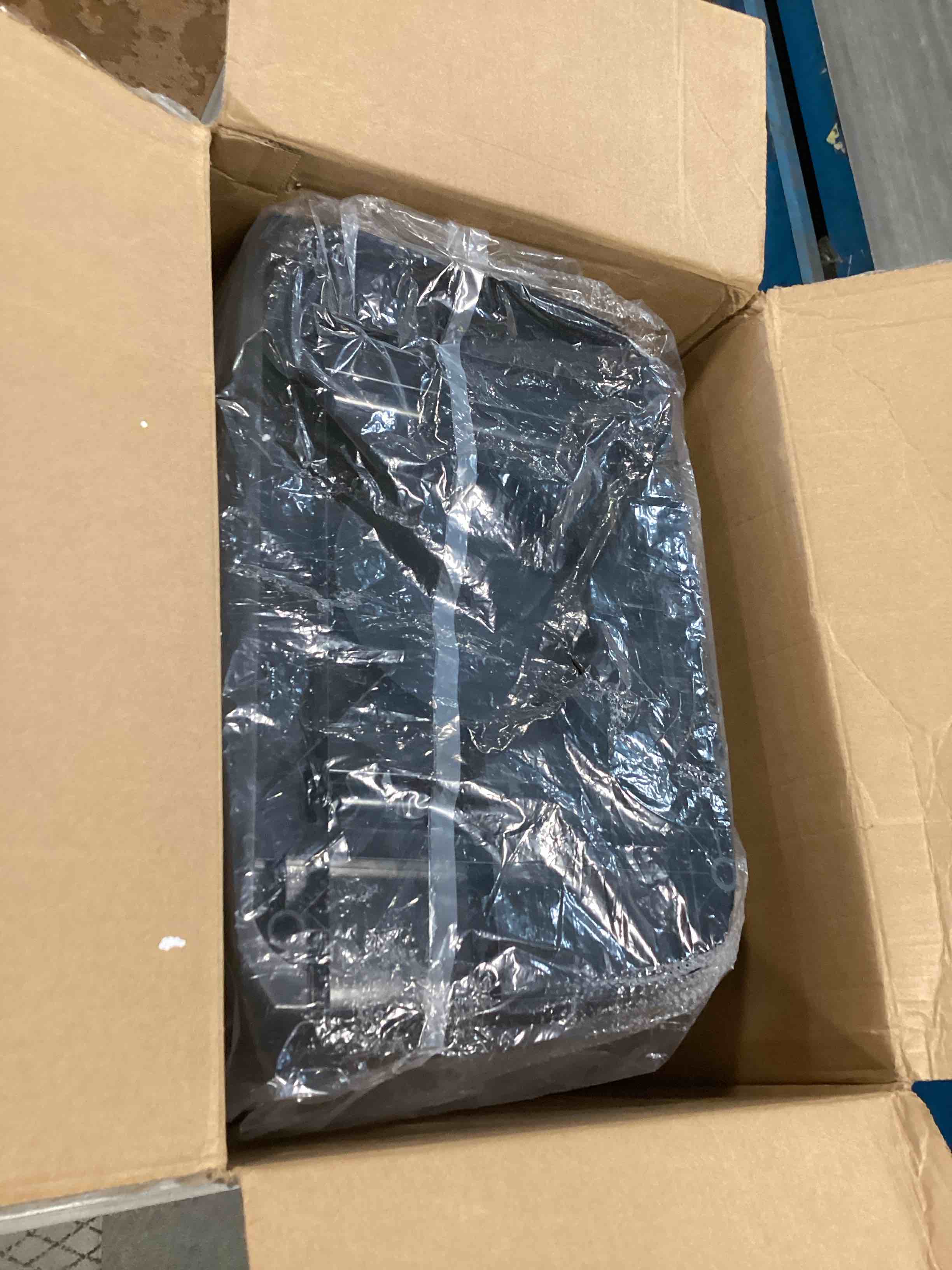 https://s3.amazonaws.com/lotting-images-prod/bidfta/GRA0167773_1728076625651.jpeg