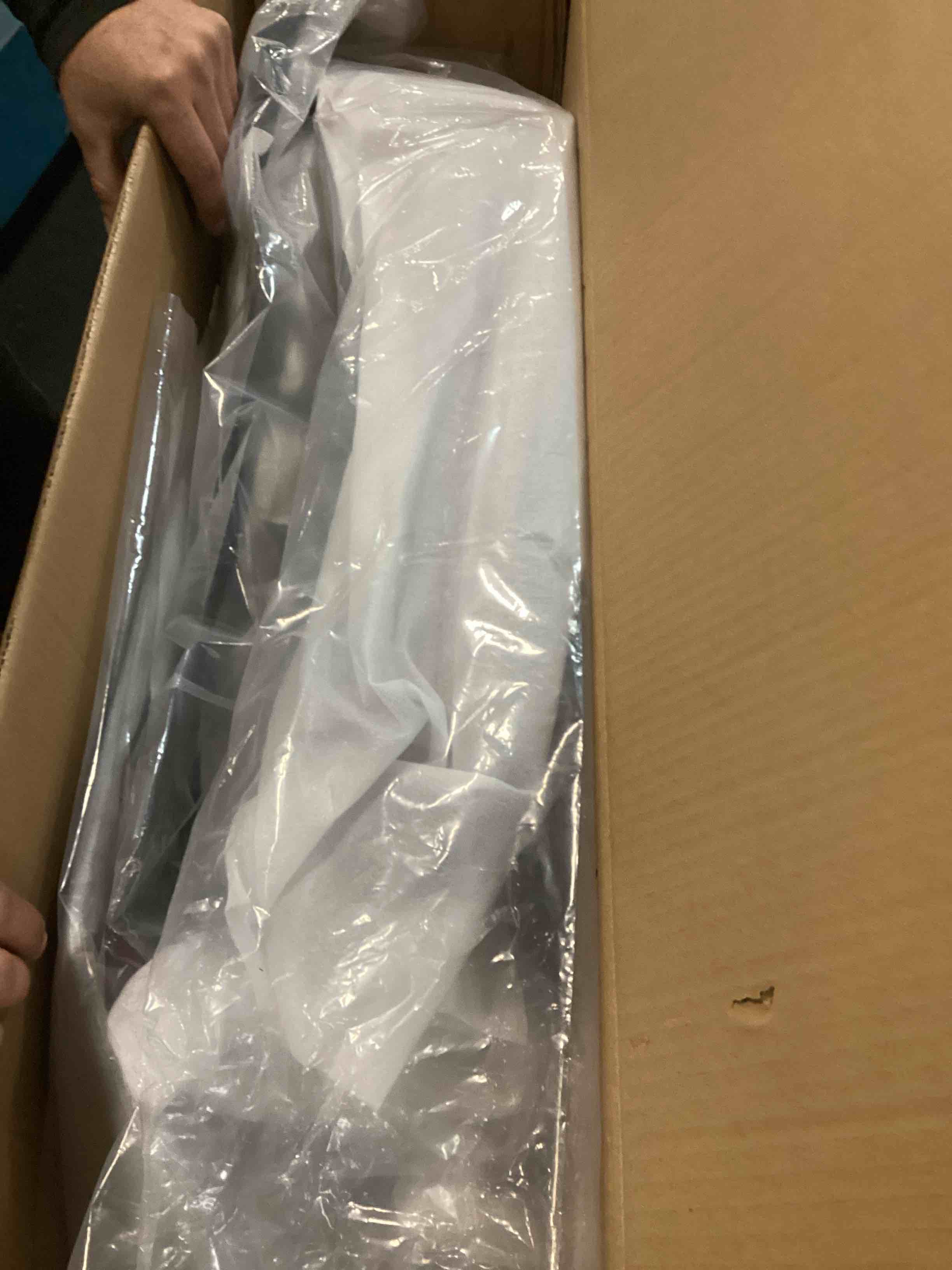 https://s3.amazonaws.com/lotting-images-prod/bidfta/GRA0168142_1732721335181.jpeg