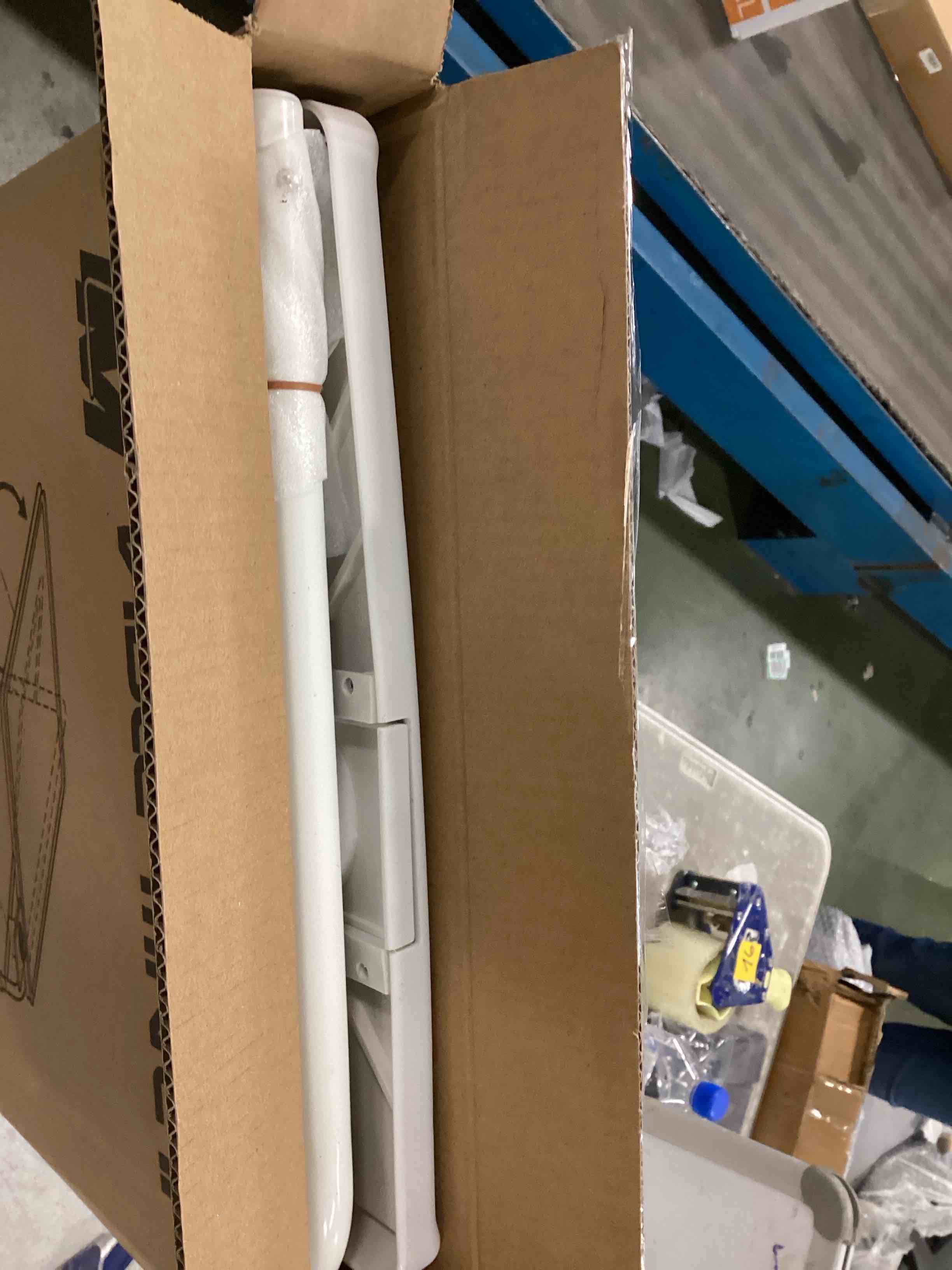 https://s3.amazonaws.com/lotting-images-prod/bidfta/GRA0168690_1732382317257.jpeg