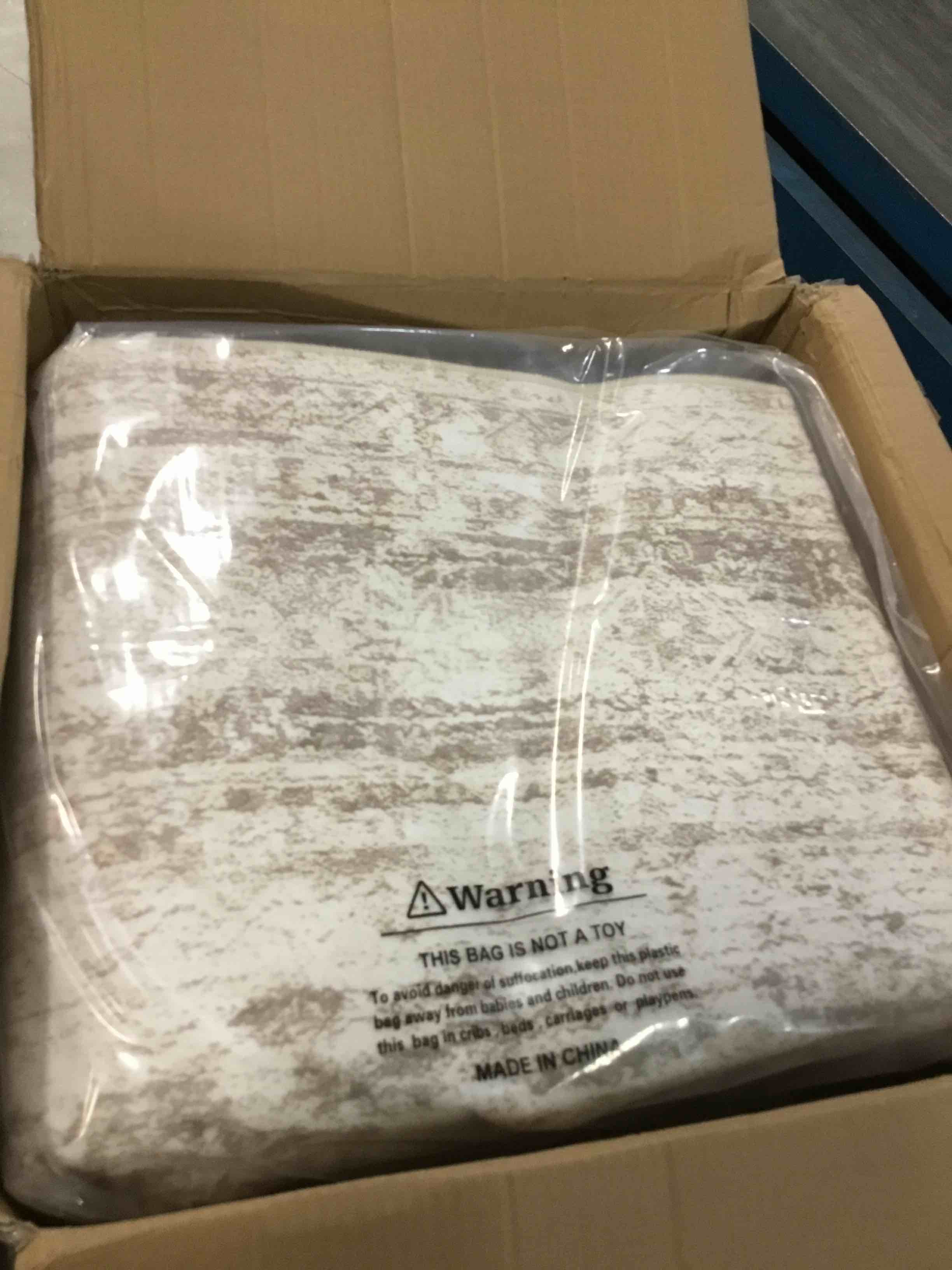 https://s3.amazonaws.com/lotting-images-prod/bidfta/GRA0171343_1730749635264.jpeg