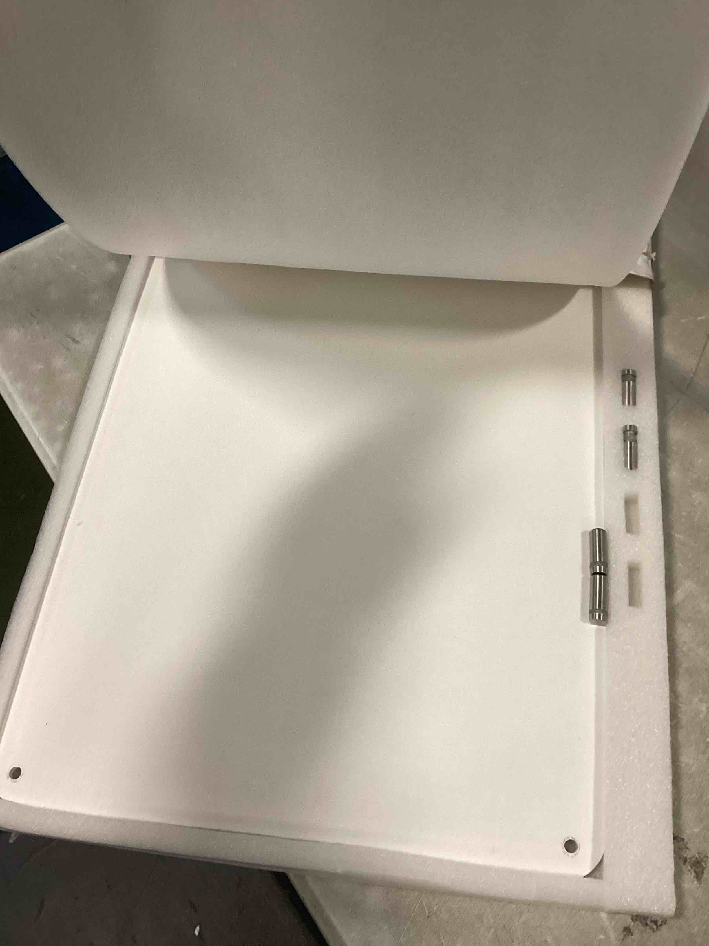 https://s3.amazonaws.com/lotting-images-prod/bidfta/GRA0174035_1733140650476.jpeg