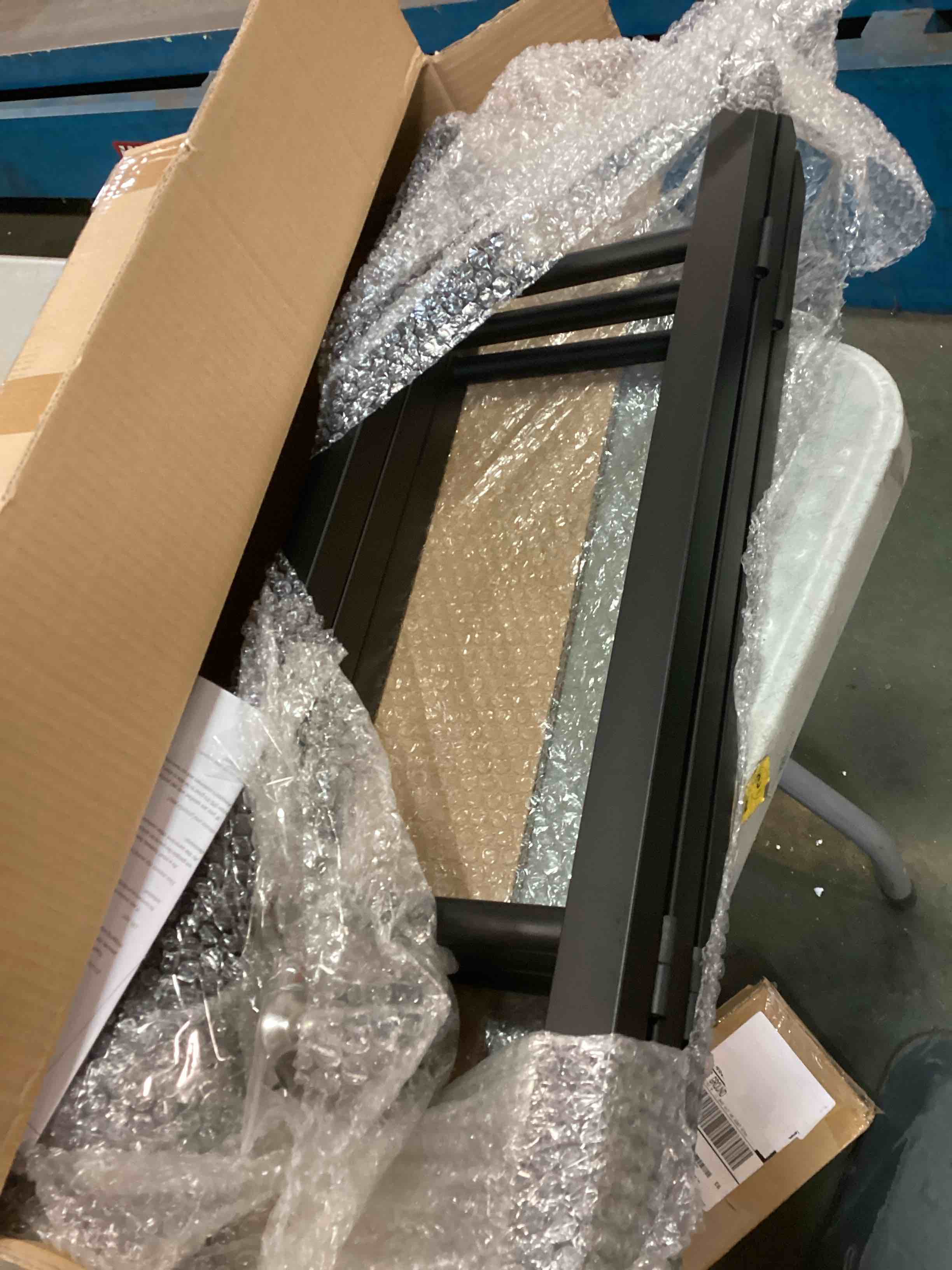 https://s3.amazonaws.com/lotting-images-prod/bidfta/GRA0174455_1732732749471.jpeg